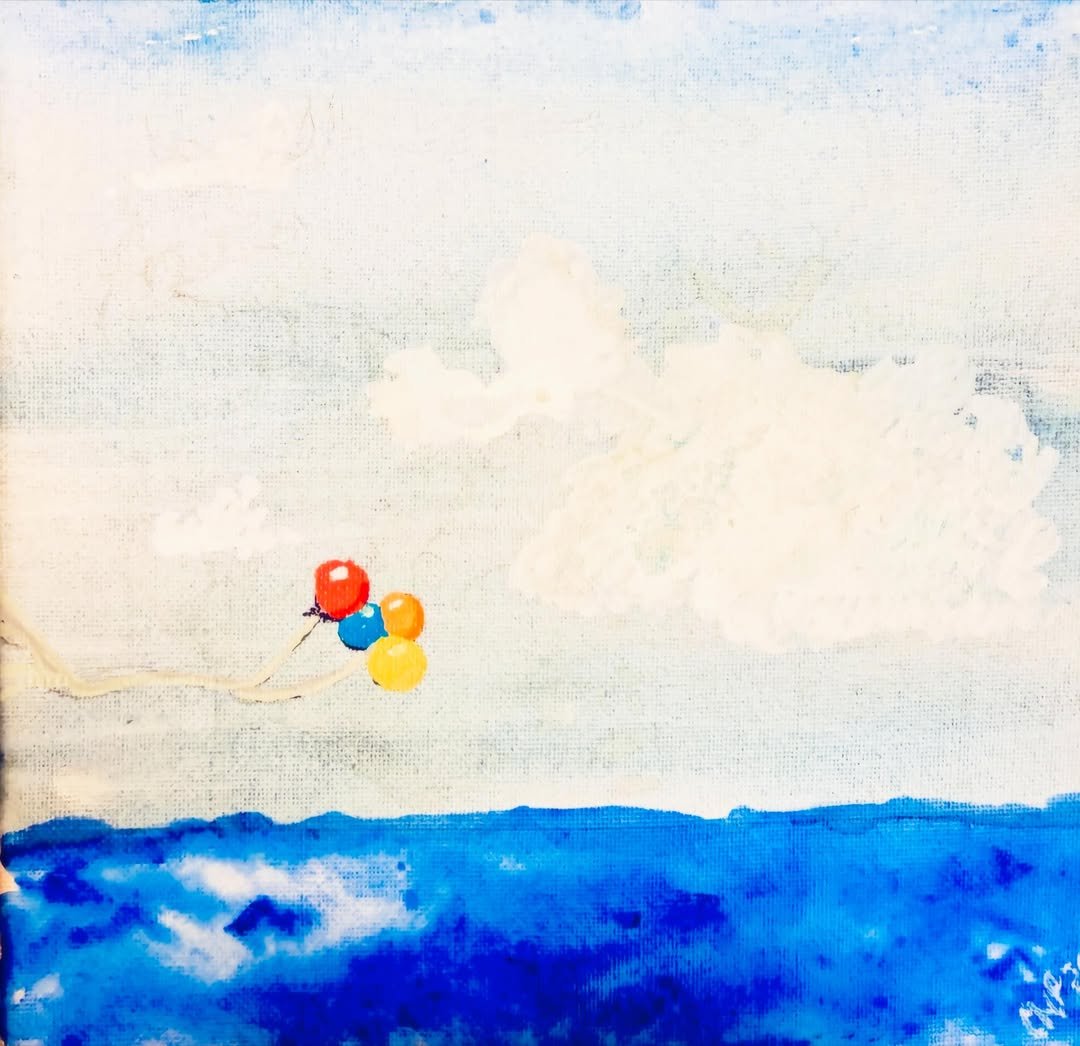 Painting of a sky with clouds, blue water at the bottom, and three balloons—red, blue, and yellow—floating in the sky.