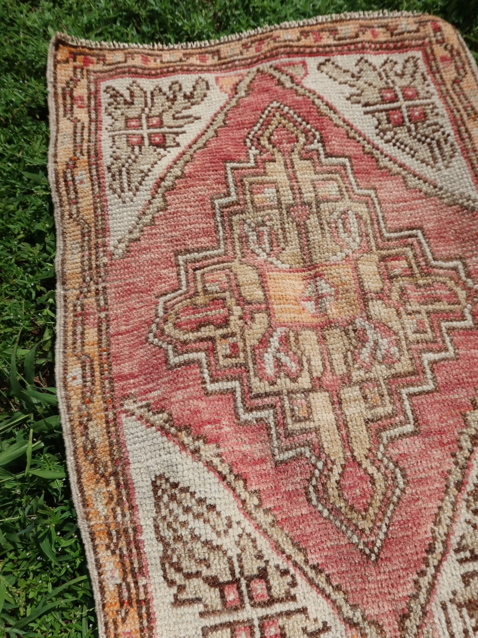 There&rsquo;s nothing I love more than a Turkish accent rug! I have them in my powder bath, used as bath mats, in my laundry room, and at all my exit doors! 
Should this one could be yours?
