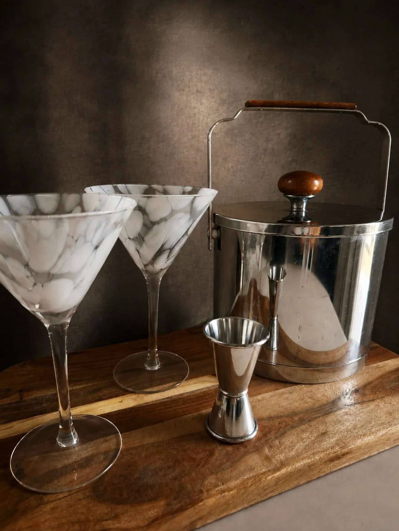 The perfect ice bucket for a home bar, bar cart, or entertaining setup-functional, but beautiful enough to leave styled all year around! 🍸