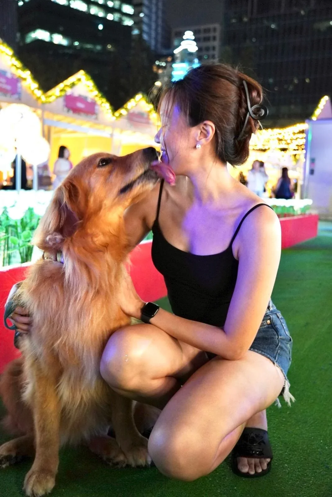 Valerie Ng with a golden retriever
