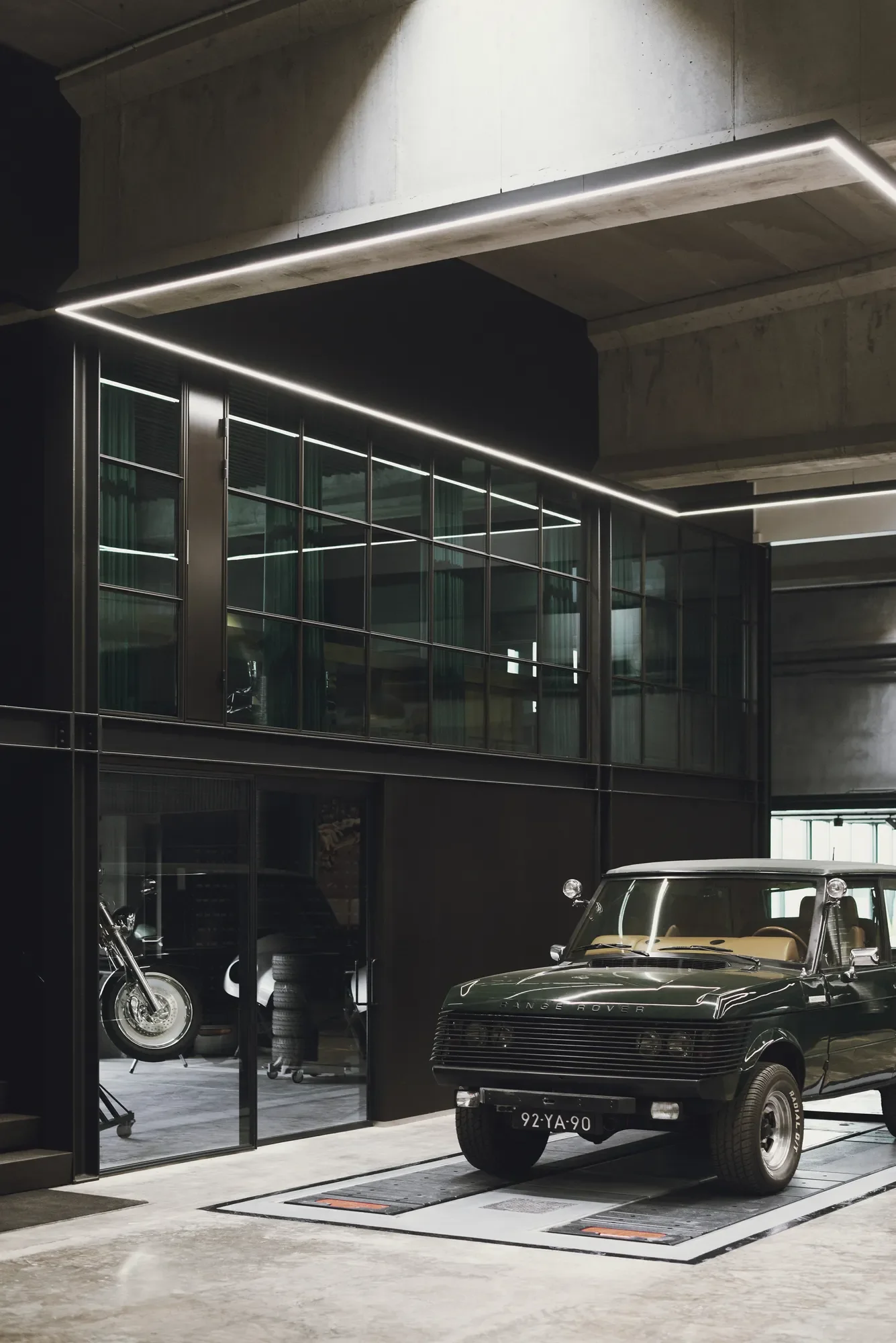 lik-mygarage-hybrid linear-t-spot-bilux_03.webp
