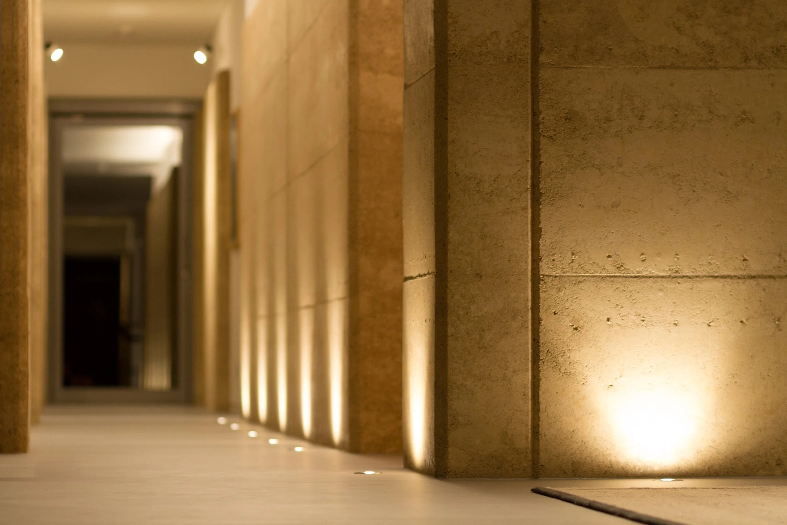Hallway corner low.jpg