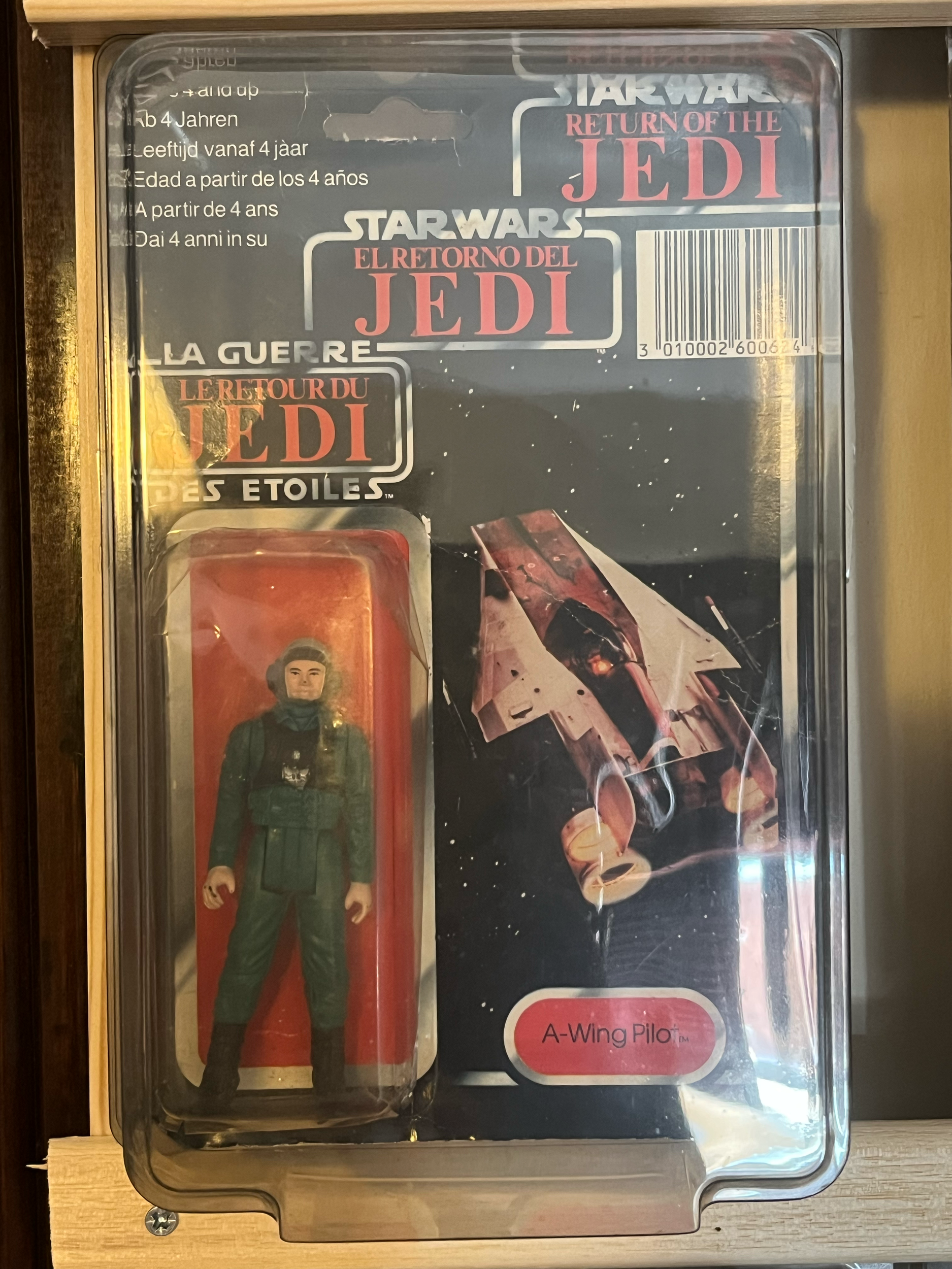 A display case containing action figures from the movie 'Star Wars: The Empire Strikes Back,' including a figure of Han Solo dressed as Han Solo in Princess Leia's gown.