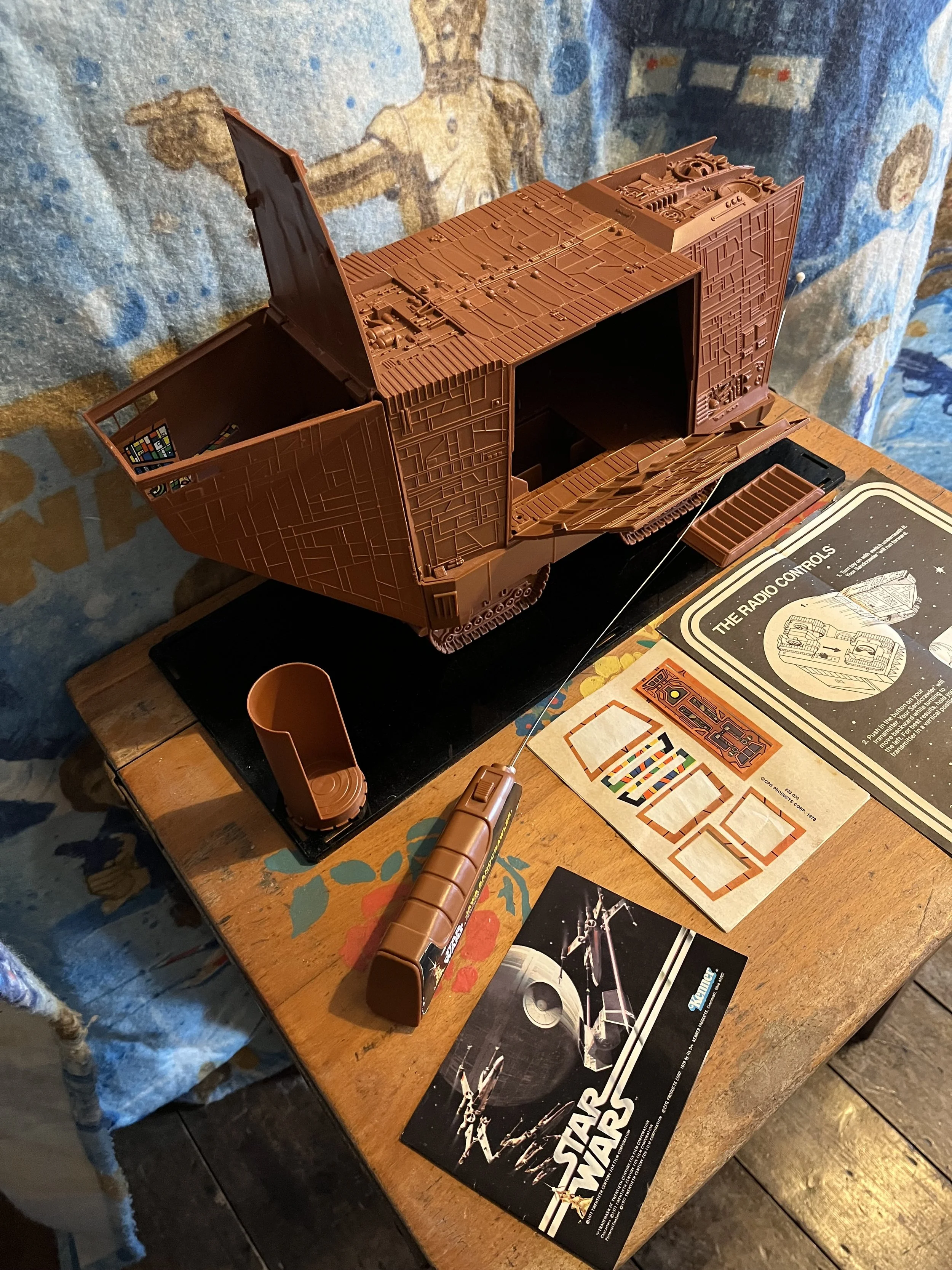Vintage Star Wars kenner radio controlled Jawa sandcrawler inserts, paperwork and contents