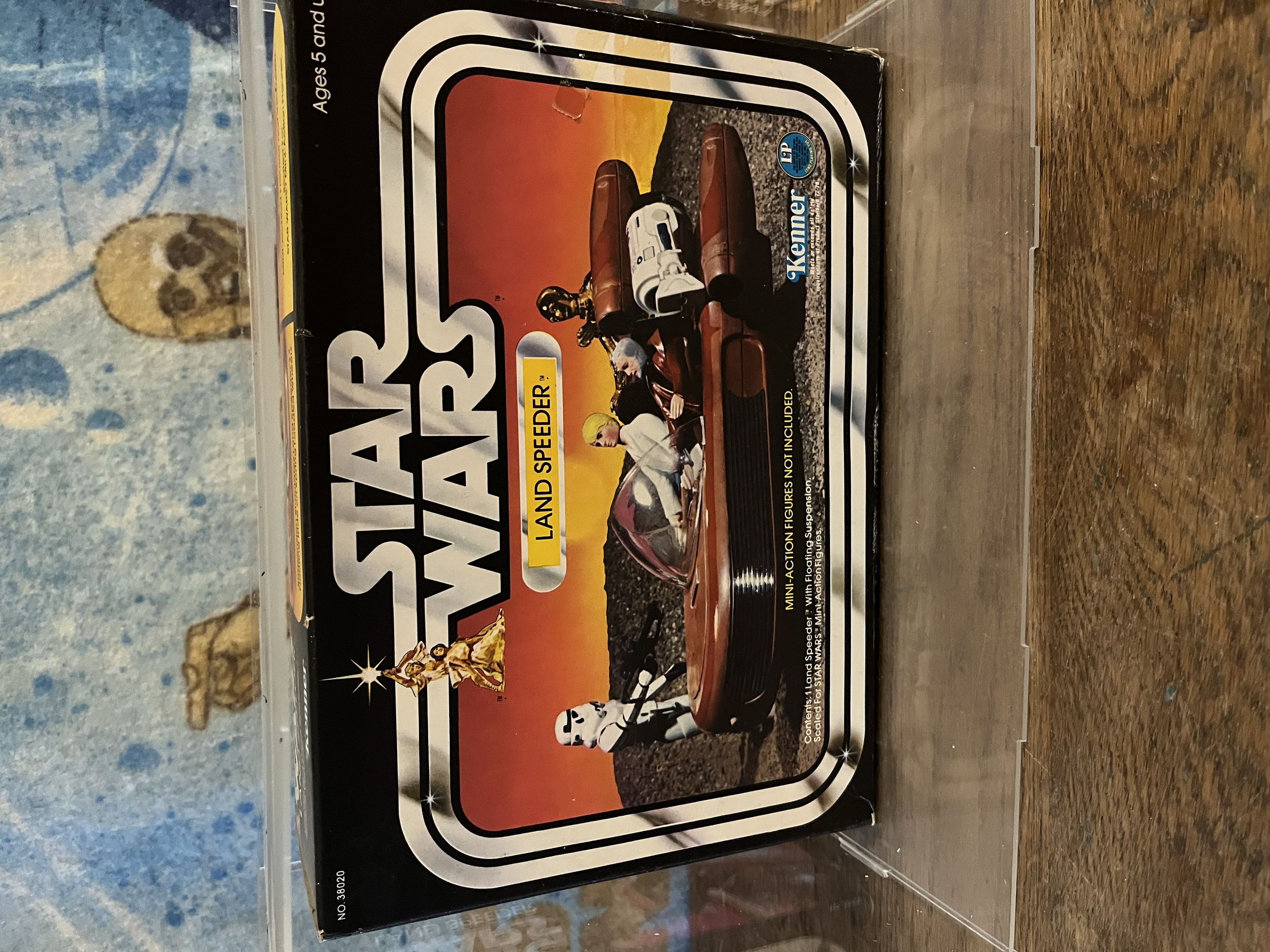 Star Wars Landspeeders mini-landscape toy set with characters from Star Wars, on a wooden surface with a blue patterned cloth in the background.