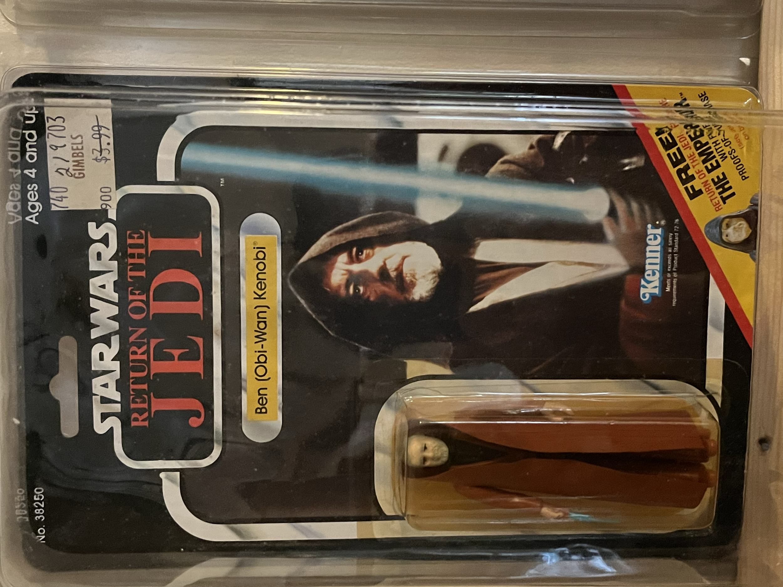 A blister pack of Star Wars The Mandalorian branded USB flash drives, featuring an image of the Mandalorian character with a child in the background, and a yellow sticker indicating the product is return of the year, with a small figure of the Mandal