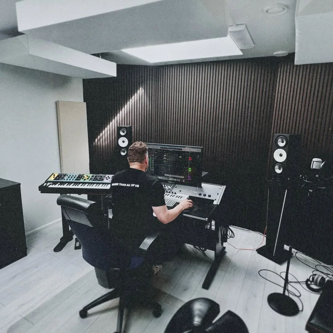 Tuomas Aarnio studiossa 