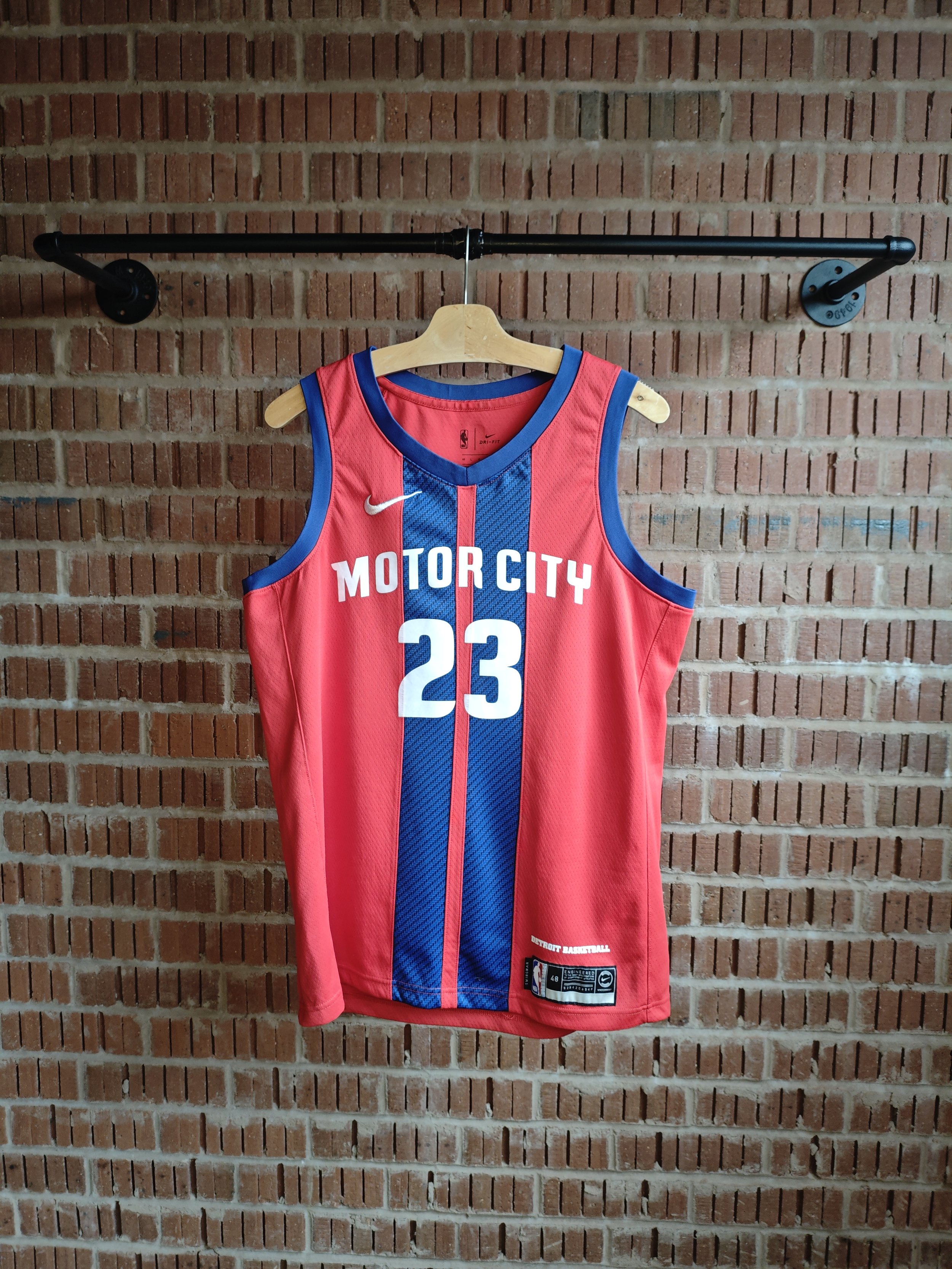 2019 Detroit Pistons - Blake Griffin 32 swingman jersey (L) (very good)