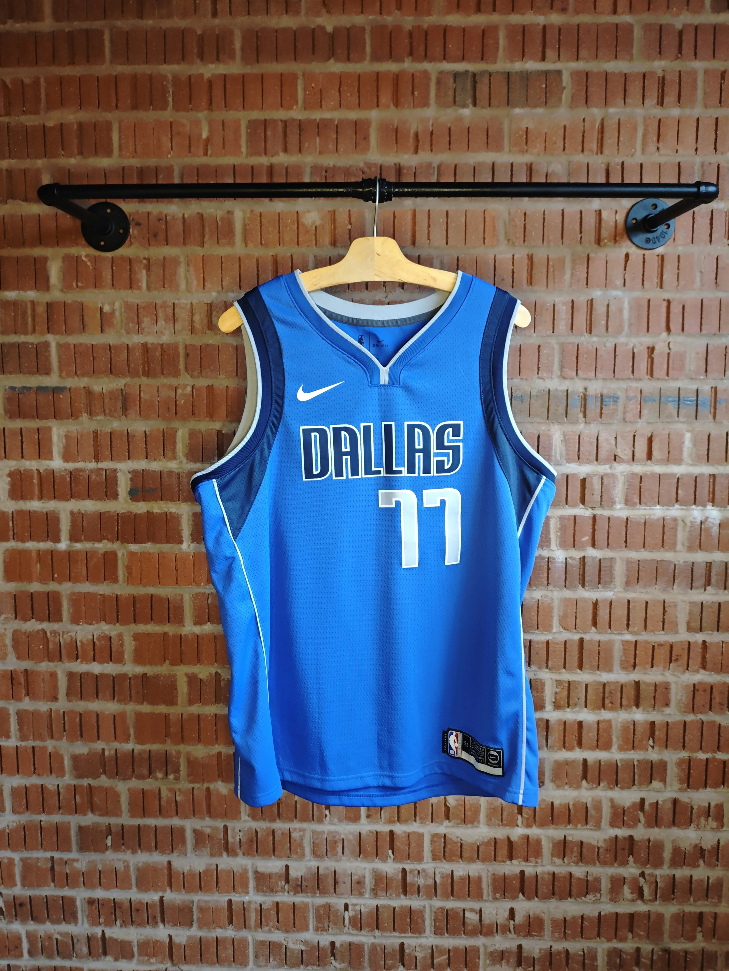 2019 Dallas mavericks  - Luka Doncic 77 swingman jersey (XL) (Very good)