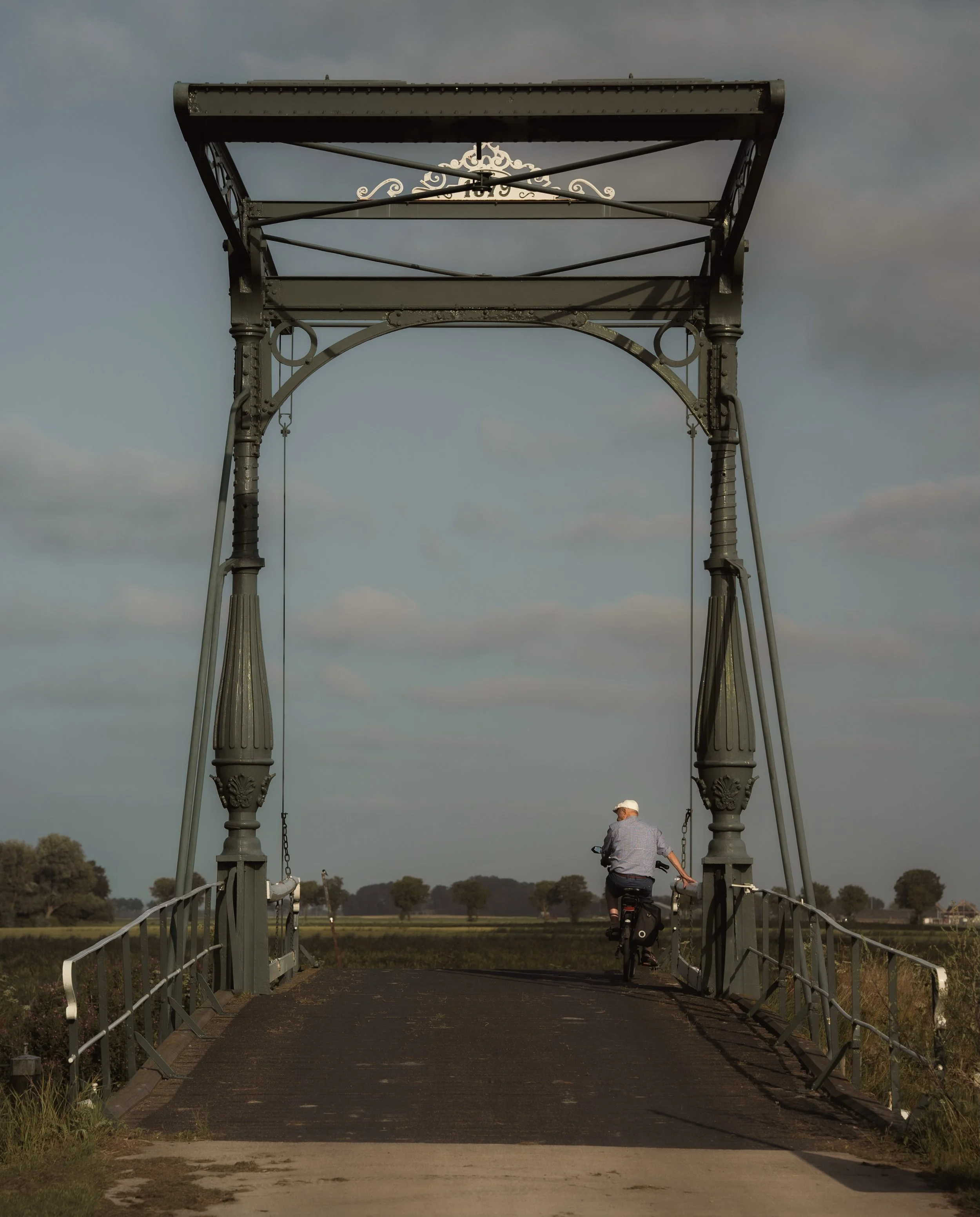 Last week, my latest article for Platform GRAS was published! 
&lrm; 
Infrastructure in the northern Dutch countryside was designed around getting somewhere, rather than being somewhere. It disregards both chickens and people in favour of large machi