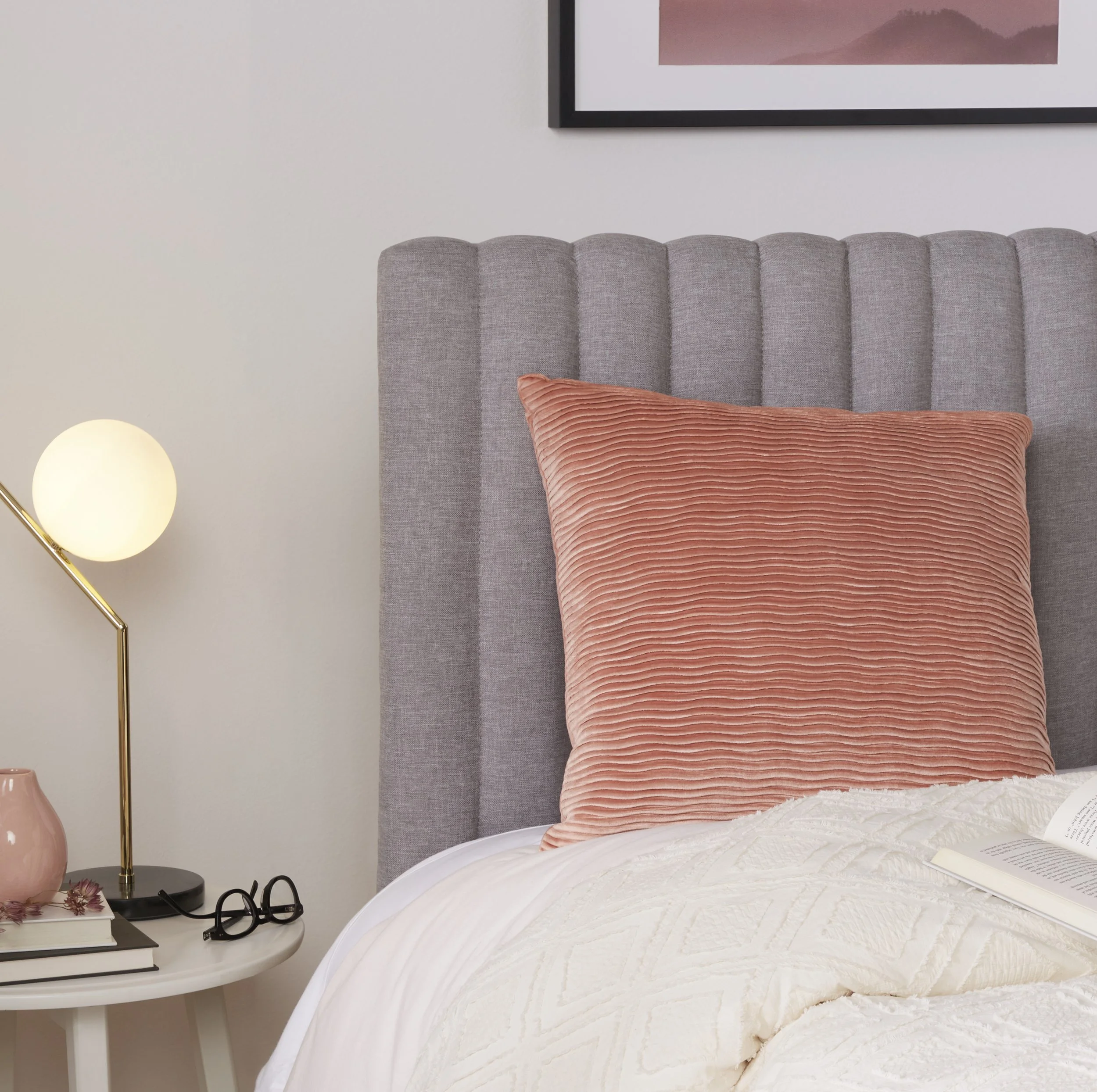 LW_O21_PILLOW_BLUSH_LIFESTYLE.jpg