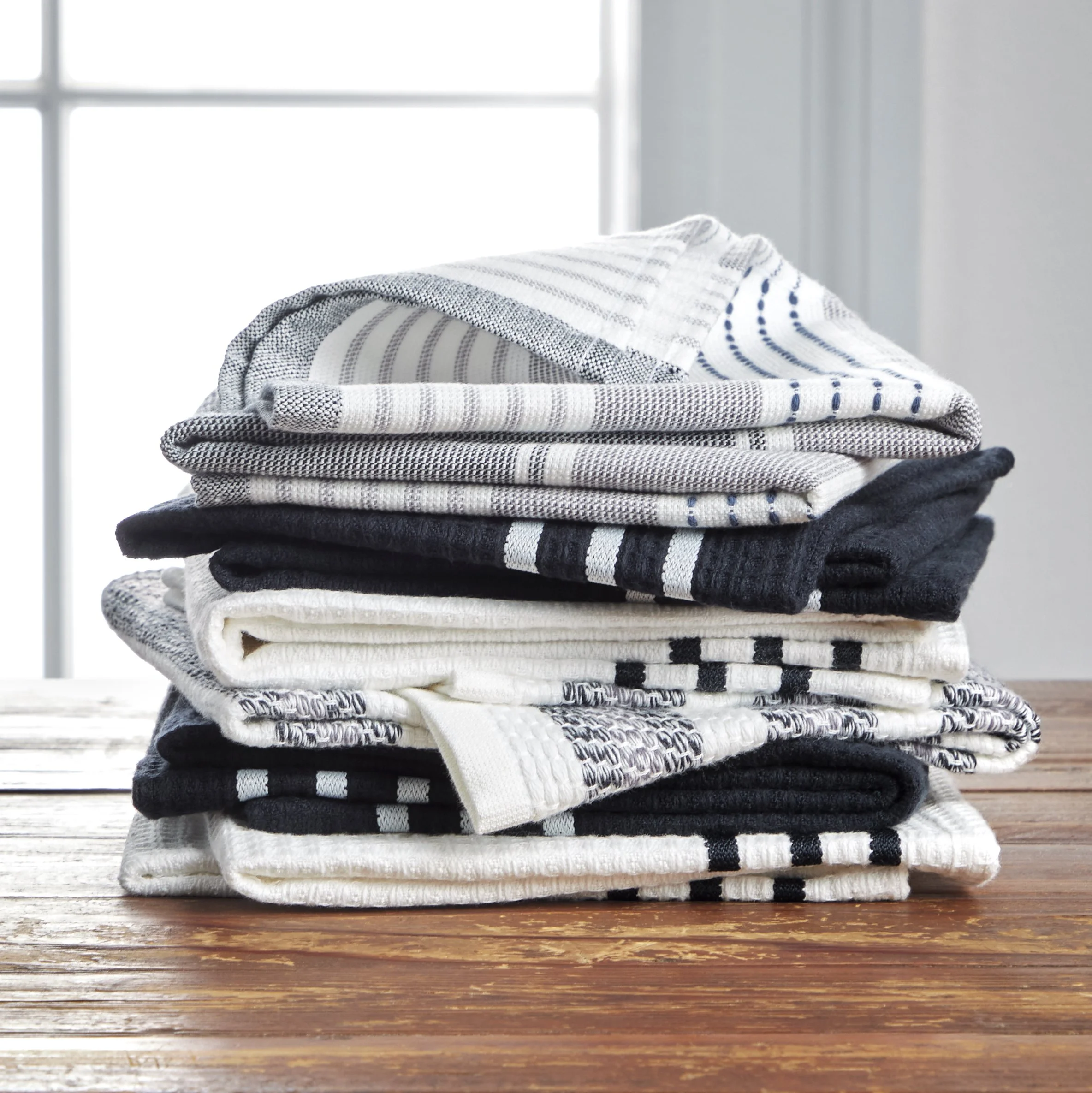 SC_SUR_LA_TABLE_6PK_KT_BLACK_STACK.jpg