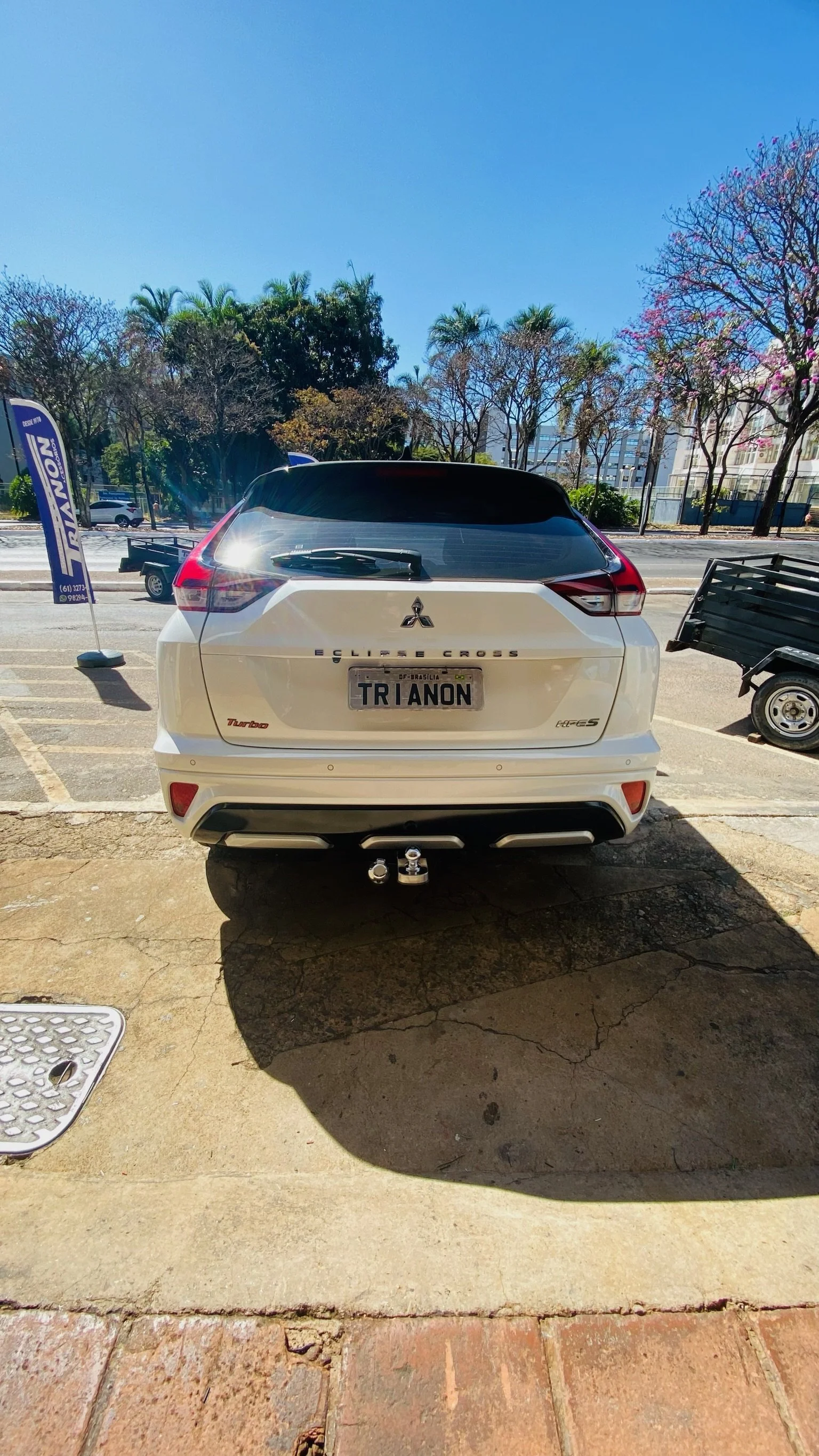 Veículo com engate instalado pela Trianon Brasília