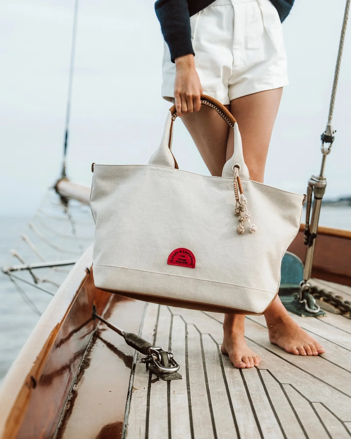 Ratsey & Lapthorn cream Lapthorn bag on model