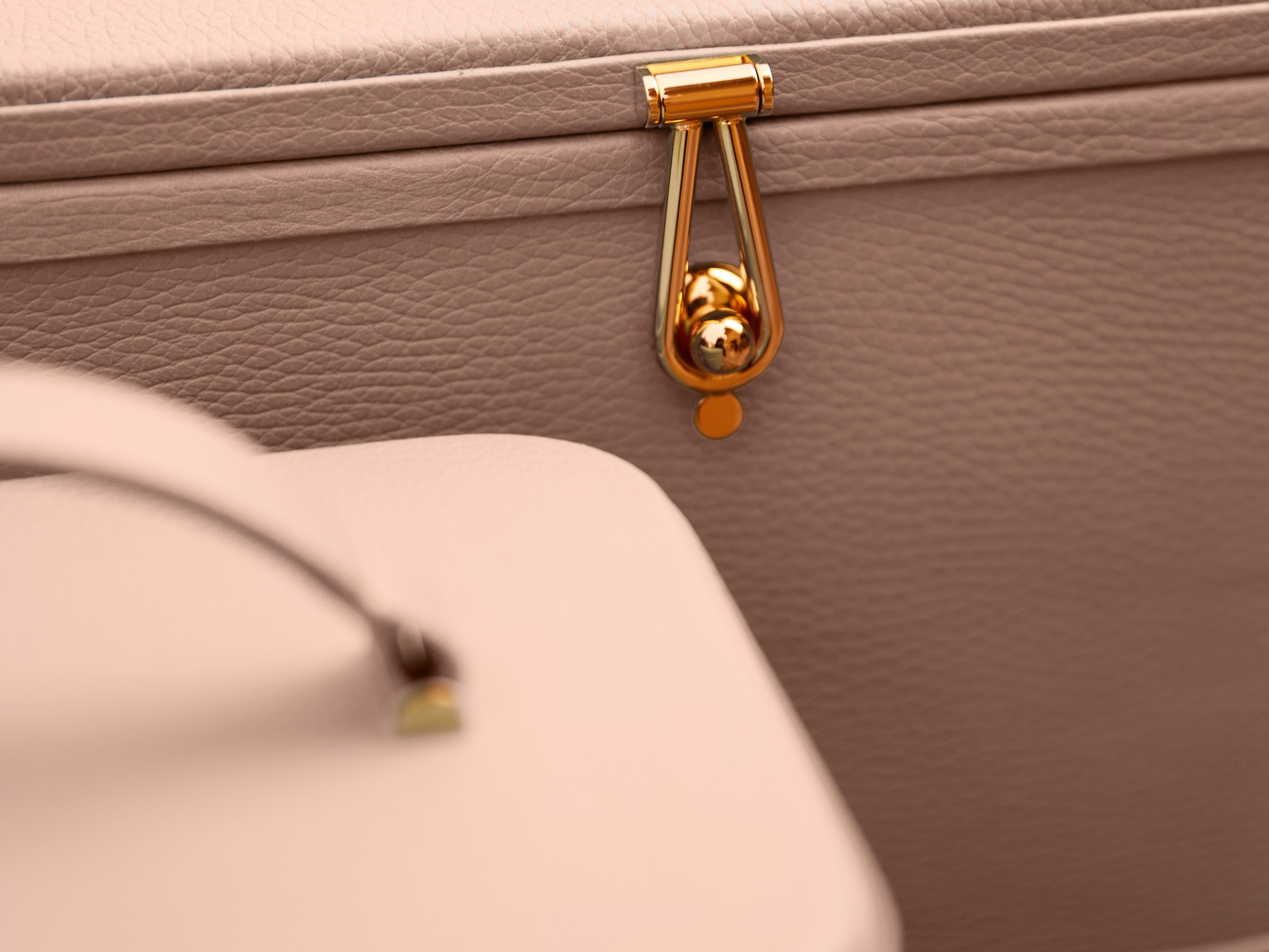 Atelier Verdi powder pink Livia vanity cases