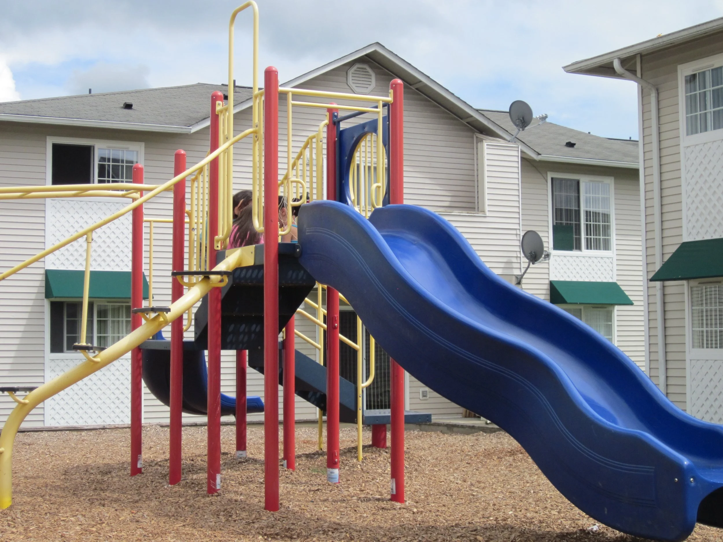 Apartment-Community-Playground1.jpg