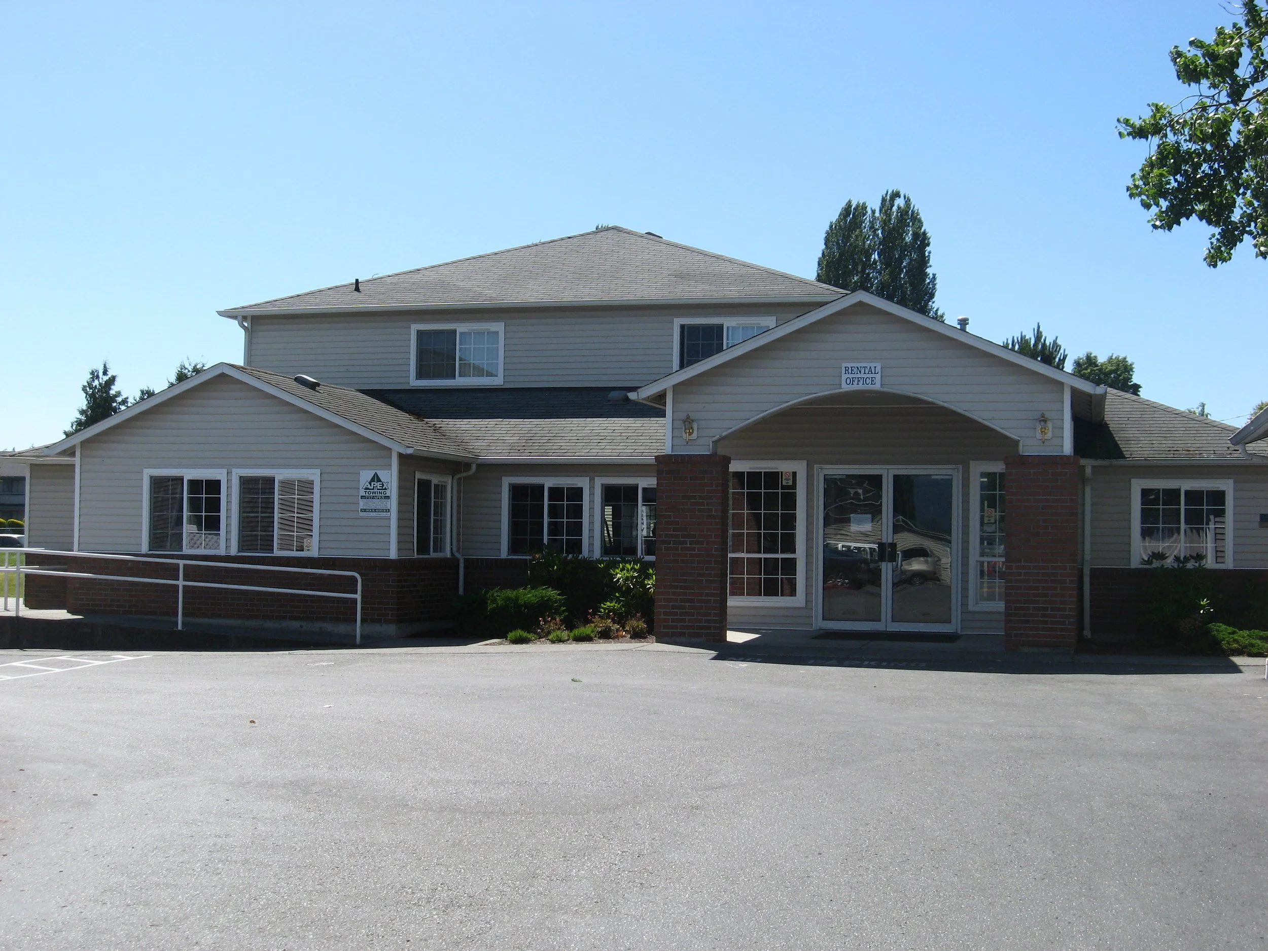 Summerglen-Apartment-Office.jpg
