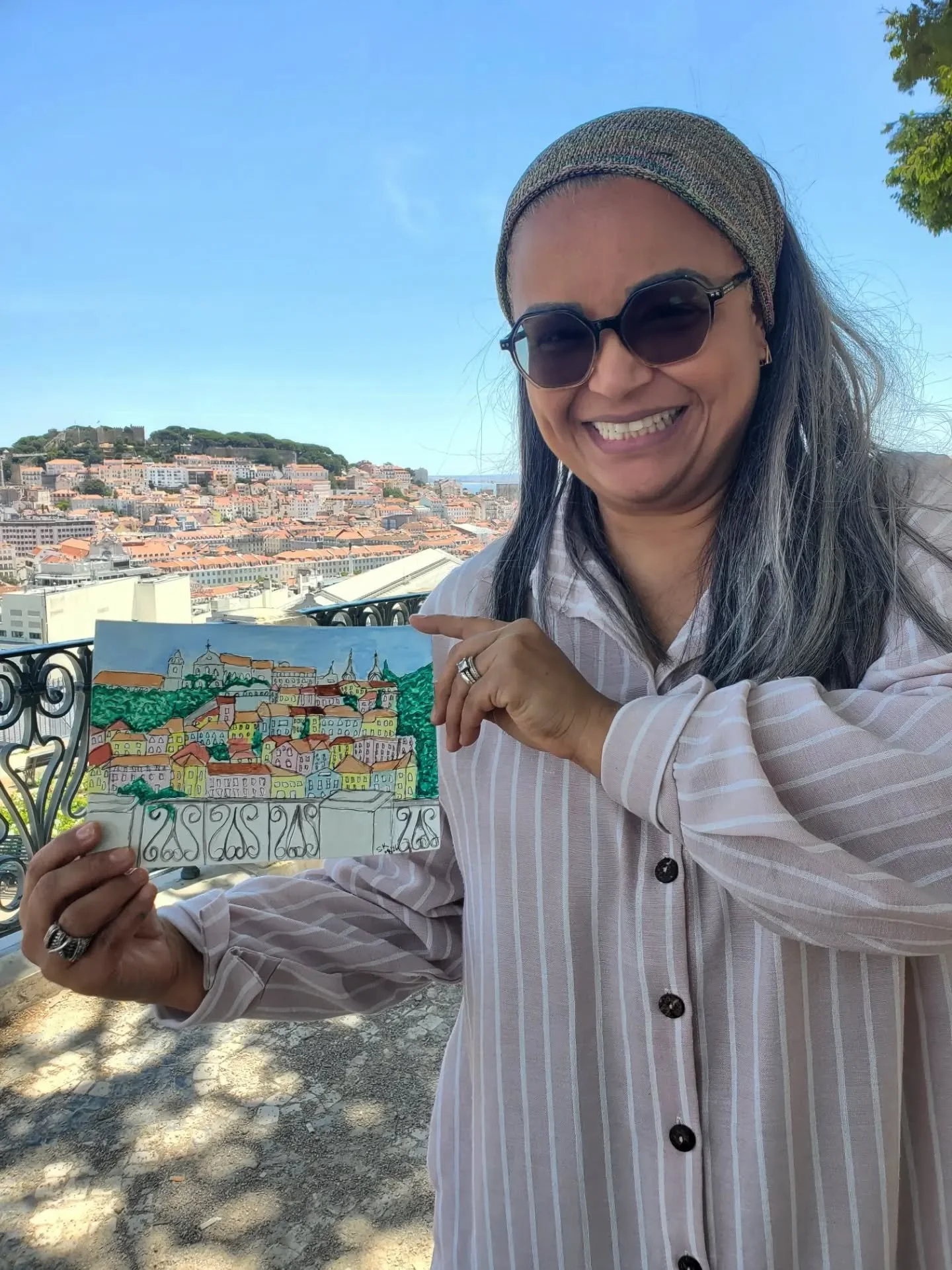 Sunday morning with the enthusiastic and cheerful Surama. She painted her first urban sketch piece and is hooked for life. 😁 
Thank you @suramaking for trusting in my guidance. You did great 👌💜

#urbansketch #lisbonart #watercolorart