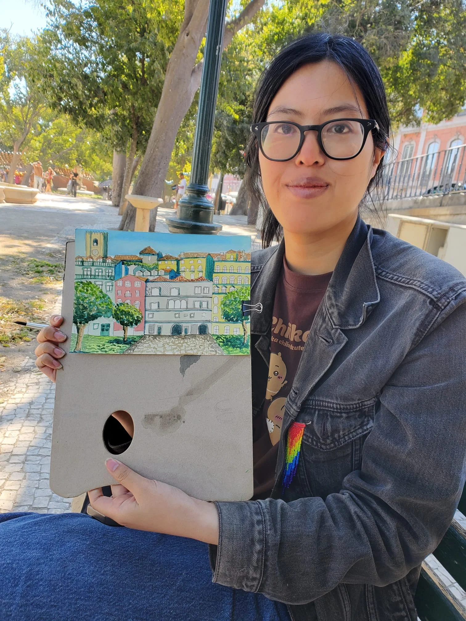 Artist Anna Matos guiding participants during an urban sketching workshop in Lisbon