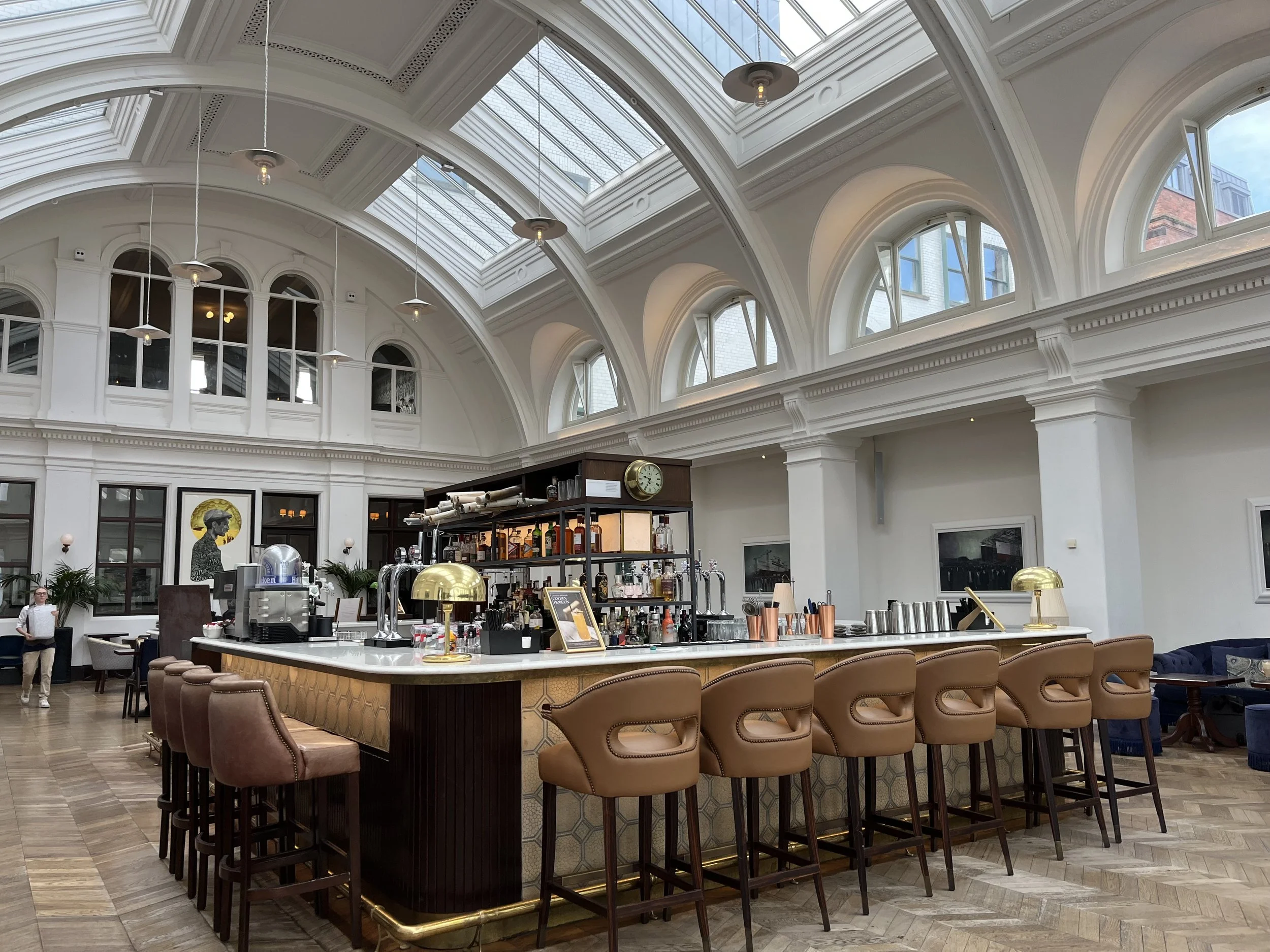 La salle où a été dessiné le Titanic a été transformée en bar.