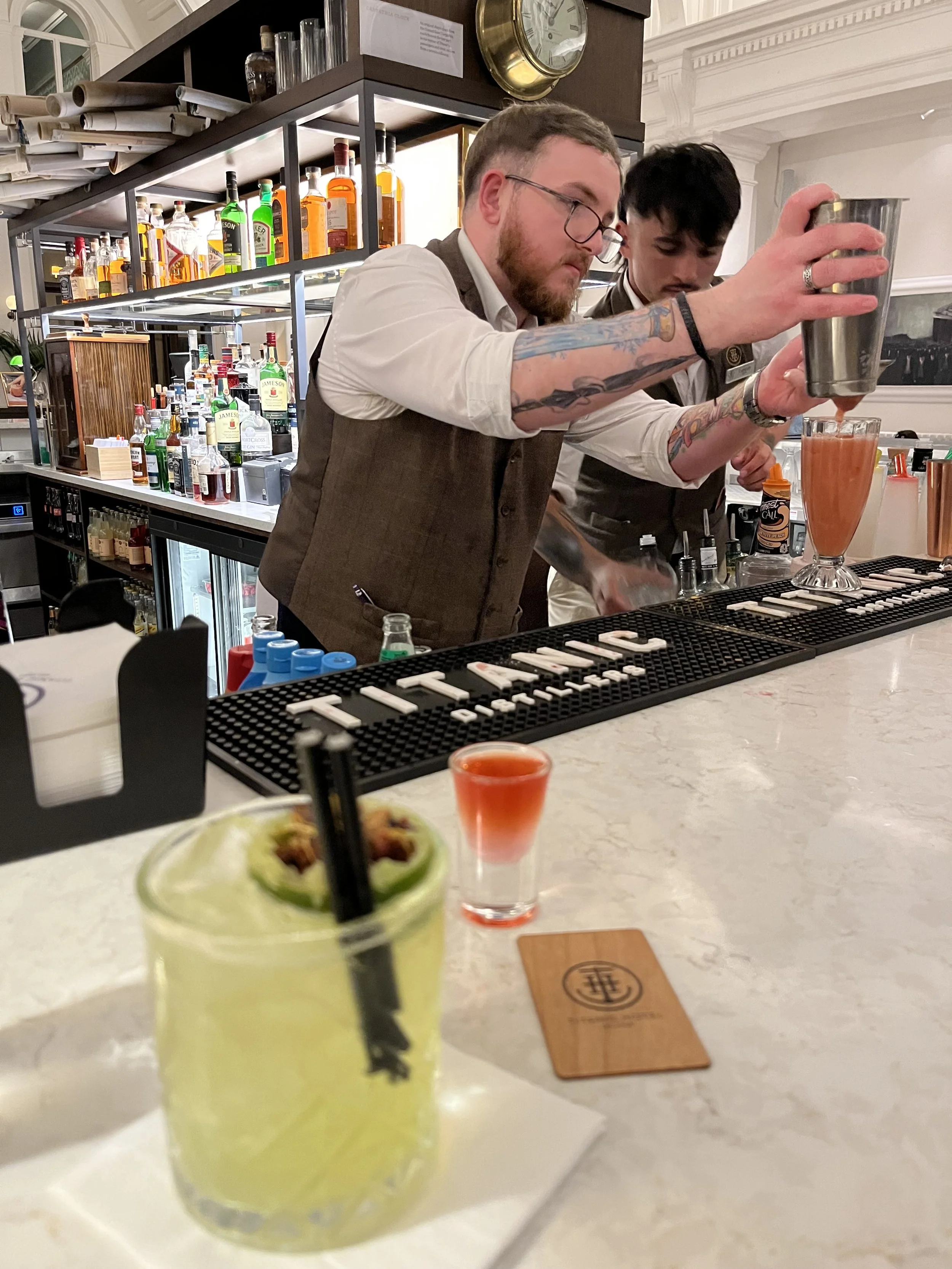 Le fameux cocktail du bar de l'hôtel ; le Jack and Rose en référence aux personnages du film Titanic de James Cameron avec Leonardo di Caprio et Kate Winslet.