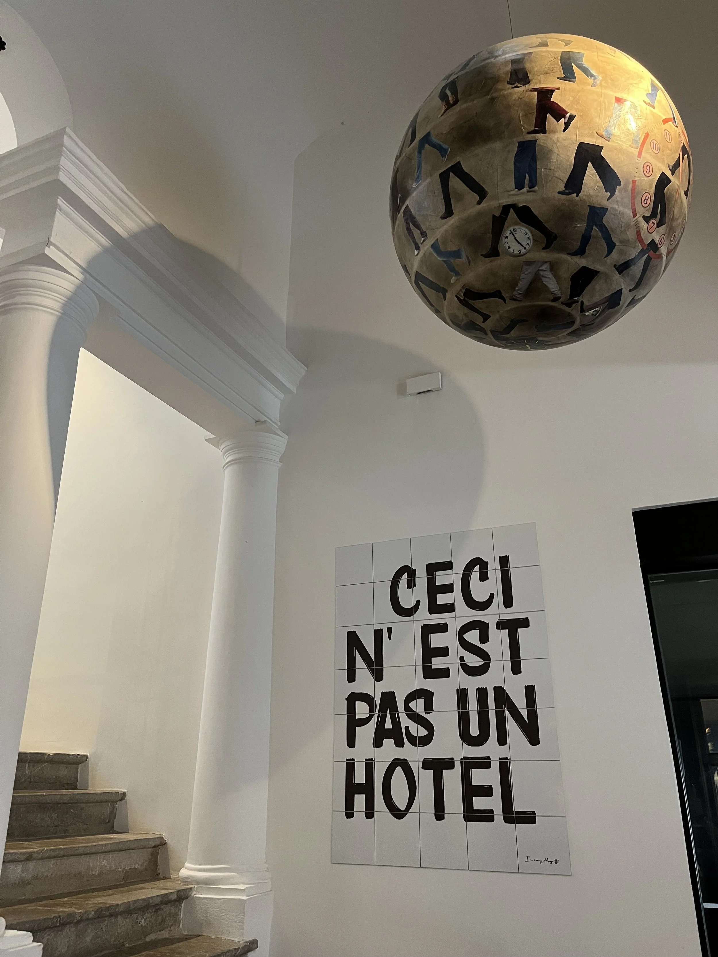 La rencontre Magritte-Dali. Photos F. M.