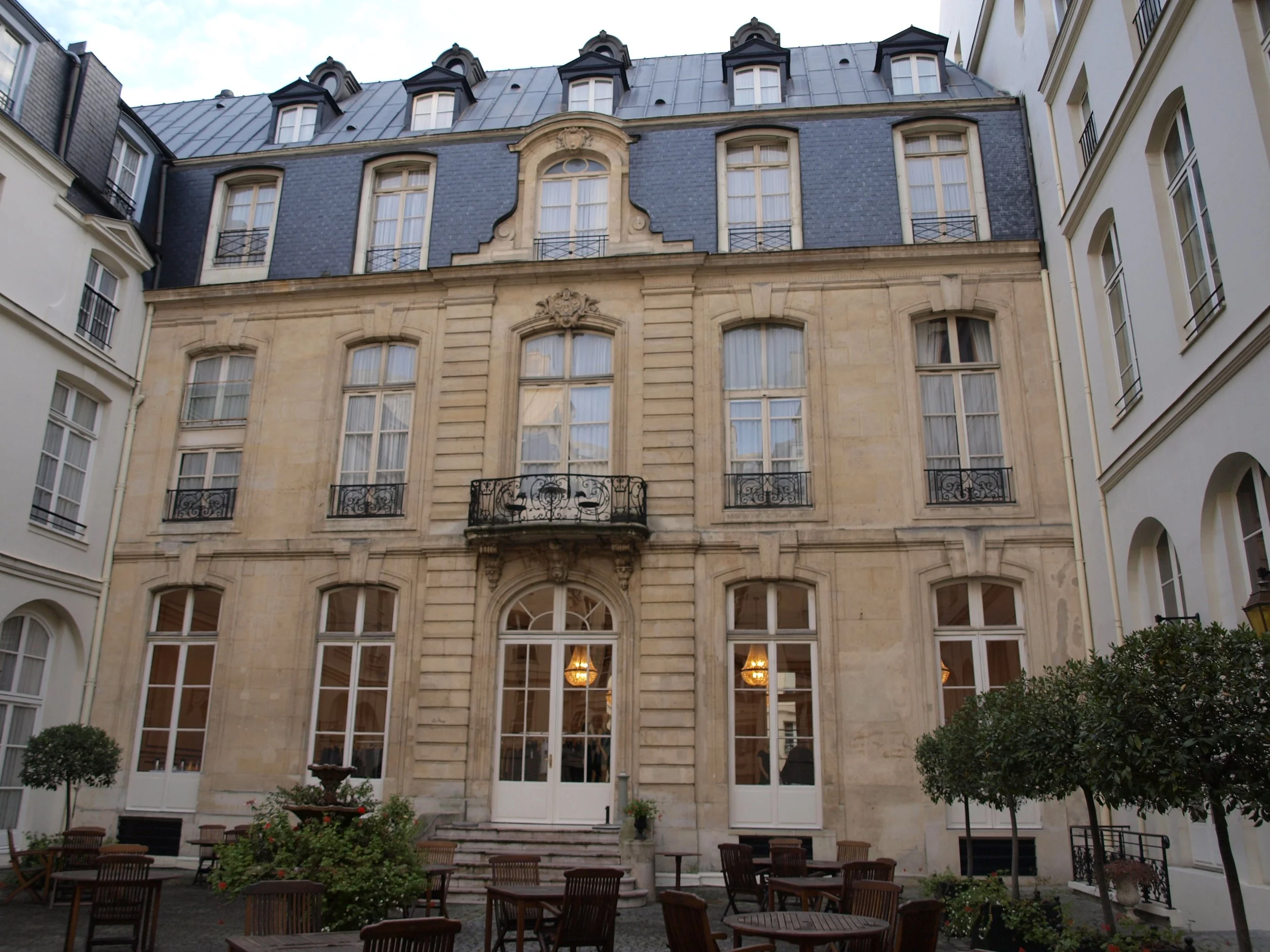Une façade de l'hôtel Saint-James et d'Albany, à Paris, que Pharell Williams veut transformer en palace. Photo Wikipedia