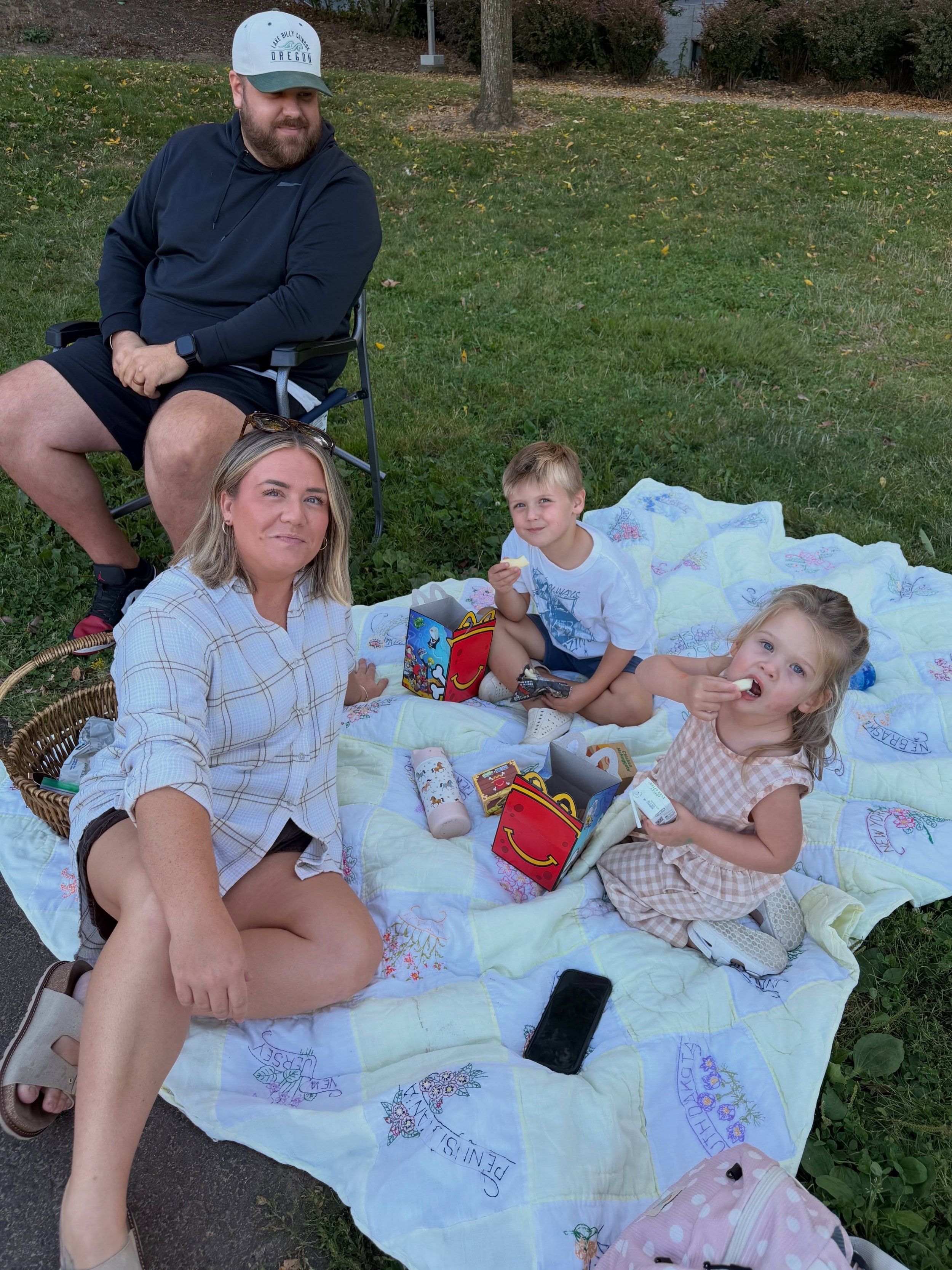 Thank you all who came to the kindergarten/1st grade family picnic! We had so much fun getting to know our newest students and their families. 🛝