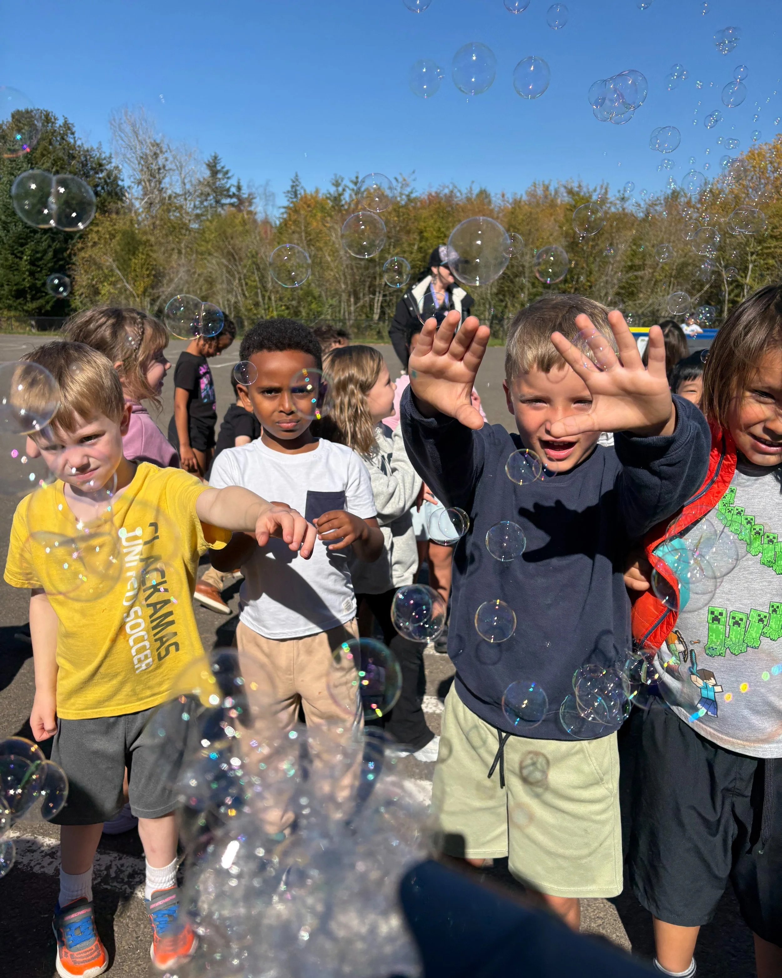 We had so much fun at our BUBBLE RECESSES!! Thank you to all those teachers, staff, and volunteers who helped make this fun event happen!