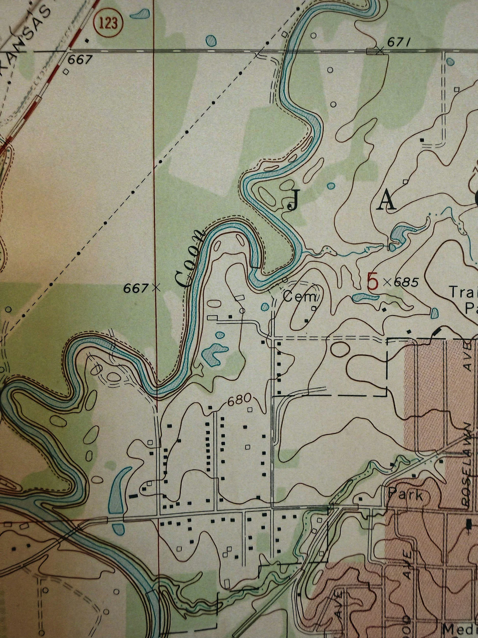 Sycamore Street Advisors topographical map showing contour lines, a river, and various landmarks including a park and cemeteries.