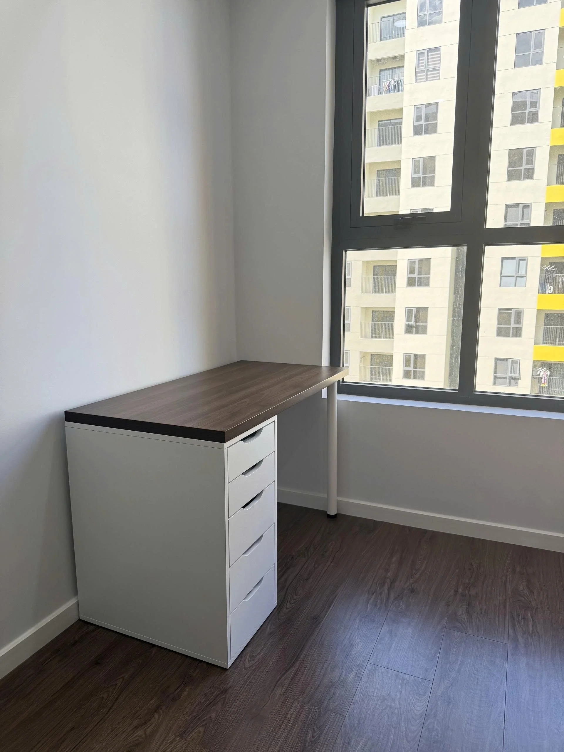 Feedback Casimi: Bàn Tebu 120x60 walnut và tủ Nito sâu 60cm