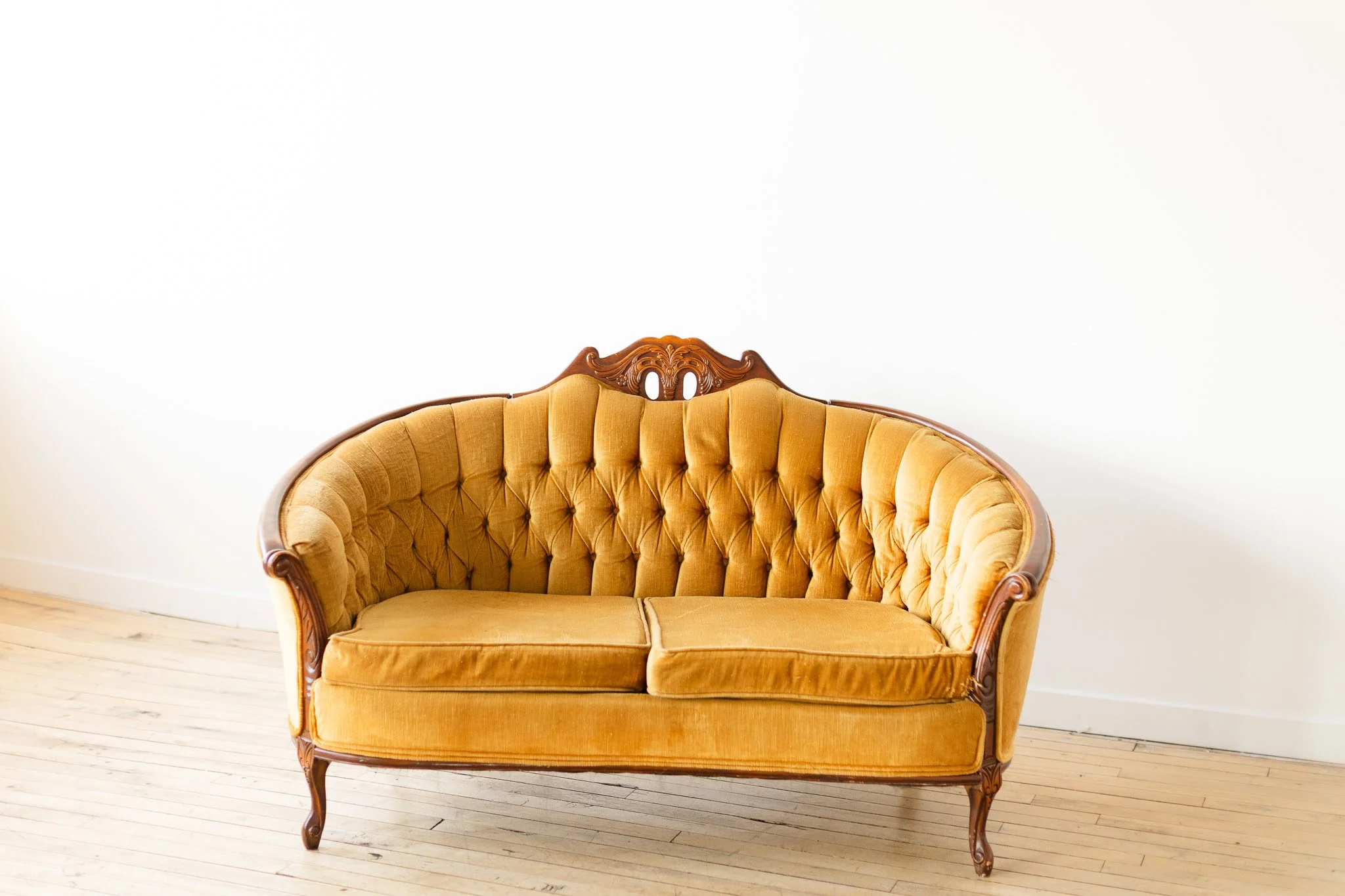 Yellow Vintage Setee