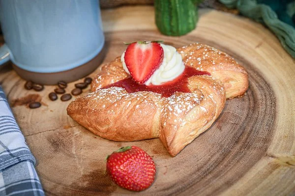 Danish Pinwheel Strawberry.jpg