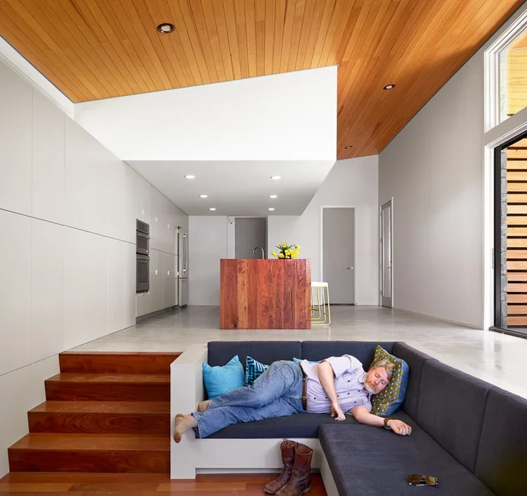 tuart Sampley Architect - Austin, TX - Ski-Shores-sunken-living