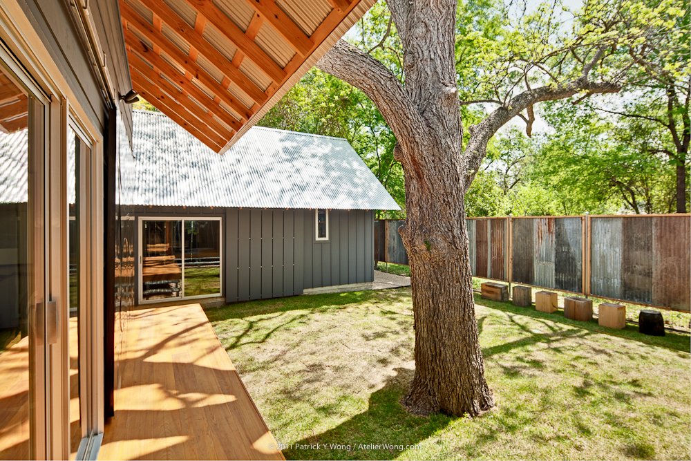 tuart Sampley Architect - Austin, TX -Moontower-exterior-rear