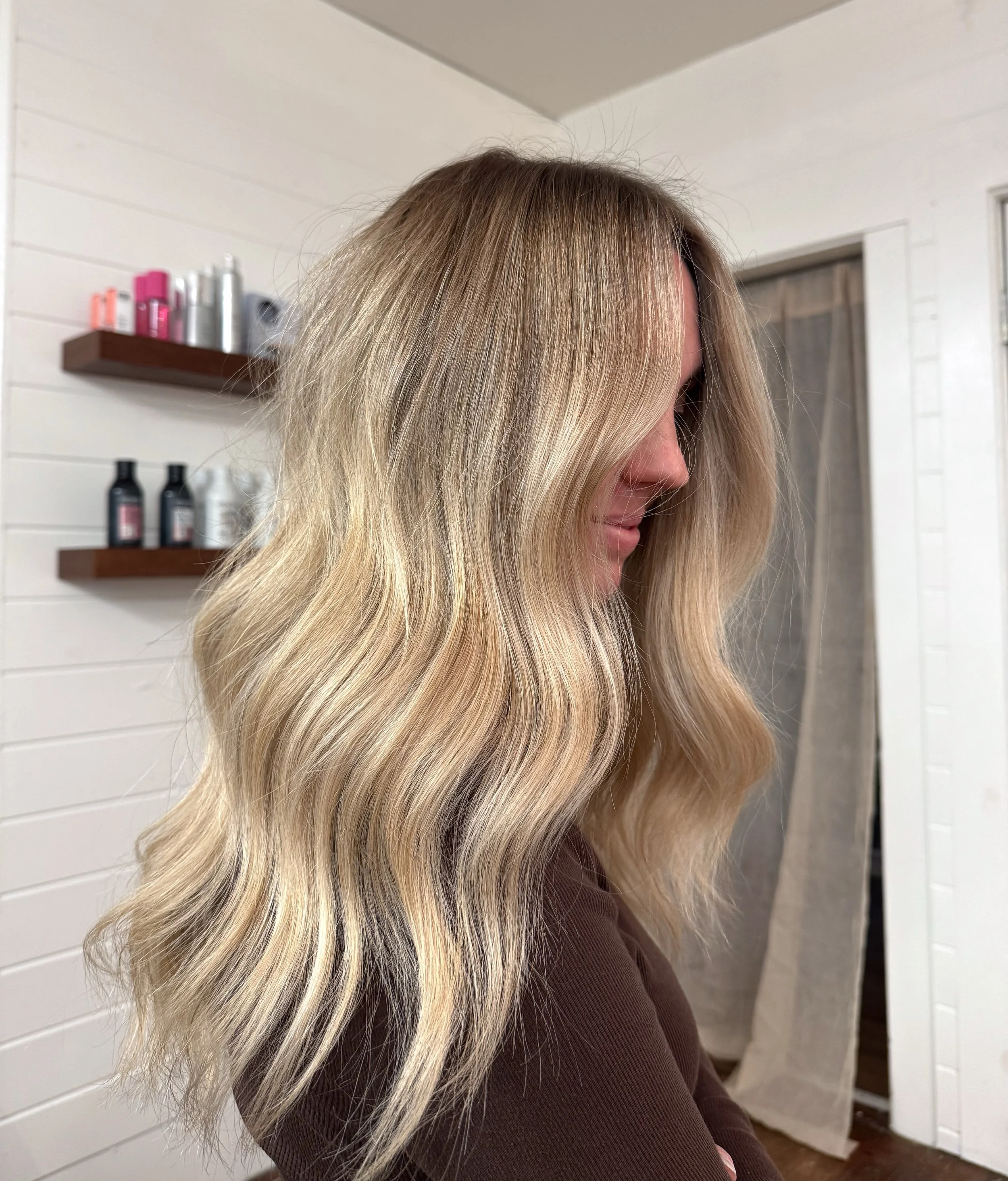 I still do blondes 🕊️

#redkenshadeseq #livedinblonde #k18 

Salon vibes this day were too good🧺

So yummy 

prettiest blend 

goodnight 🌙