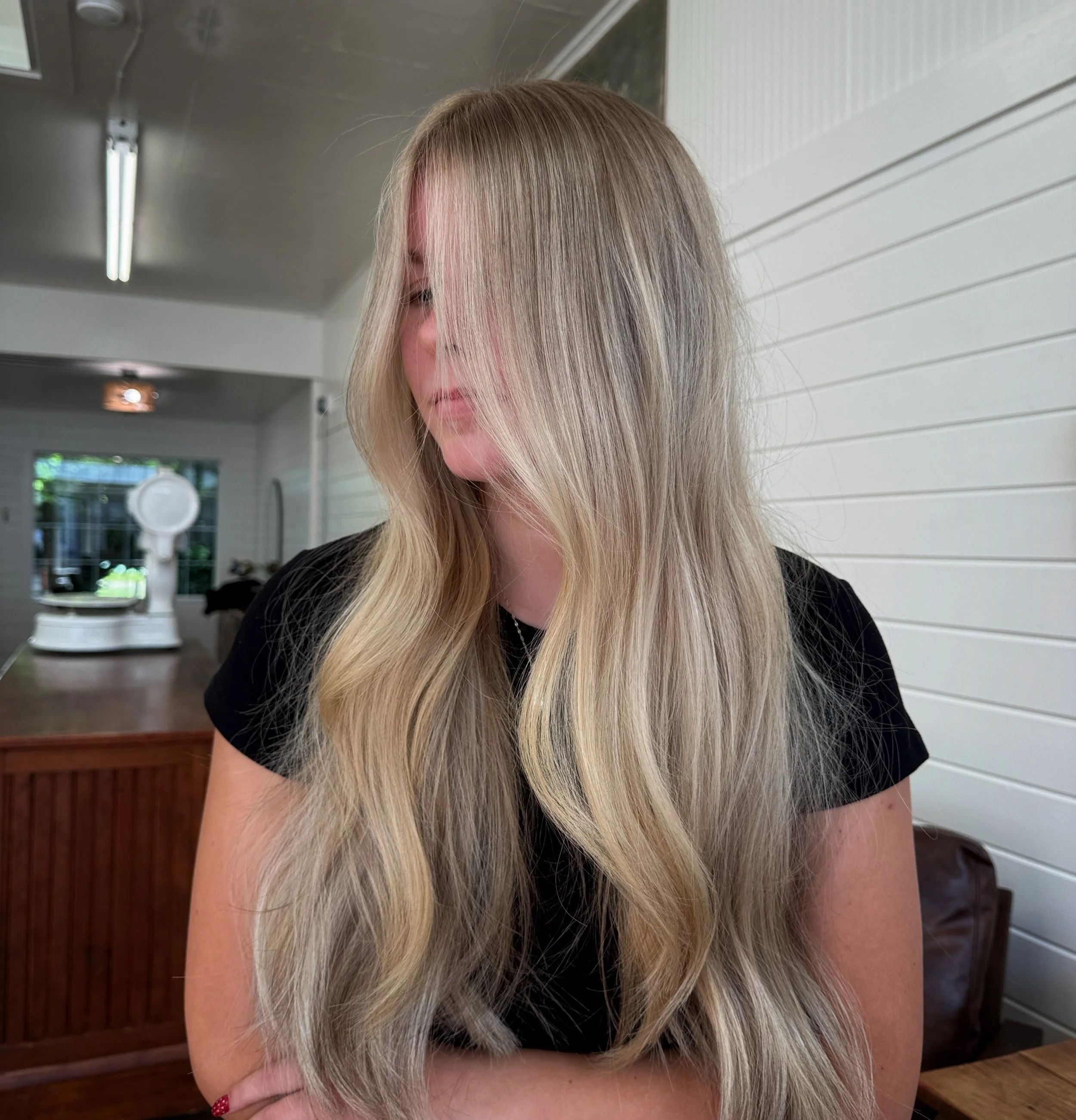 Yes, adding lowlights to a solid blonde can make you feel BRIGHTER ✨

#blonde #dimensionalcolor #livedincolor #livedinblondes 

BEFORE ☁️

So dreamy🌙

Where it all comes together ✨

The blend was blending!!!

lots &amp; lotsa foils 

BEFORE ☁️