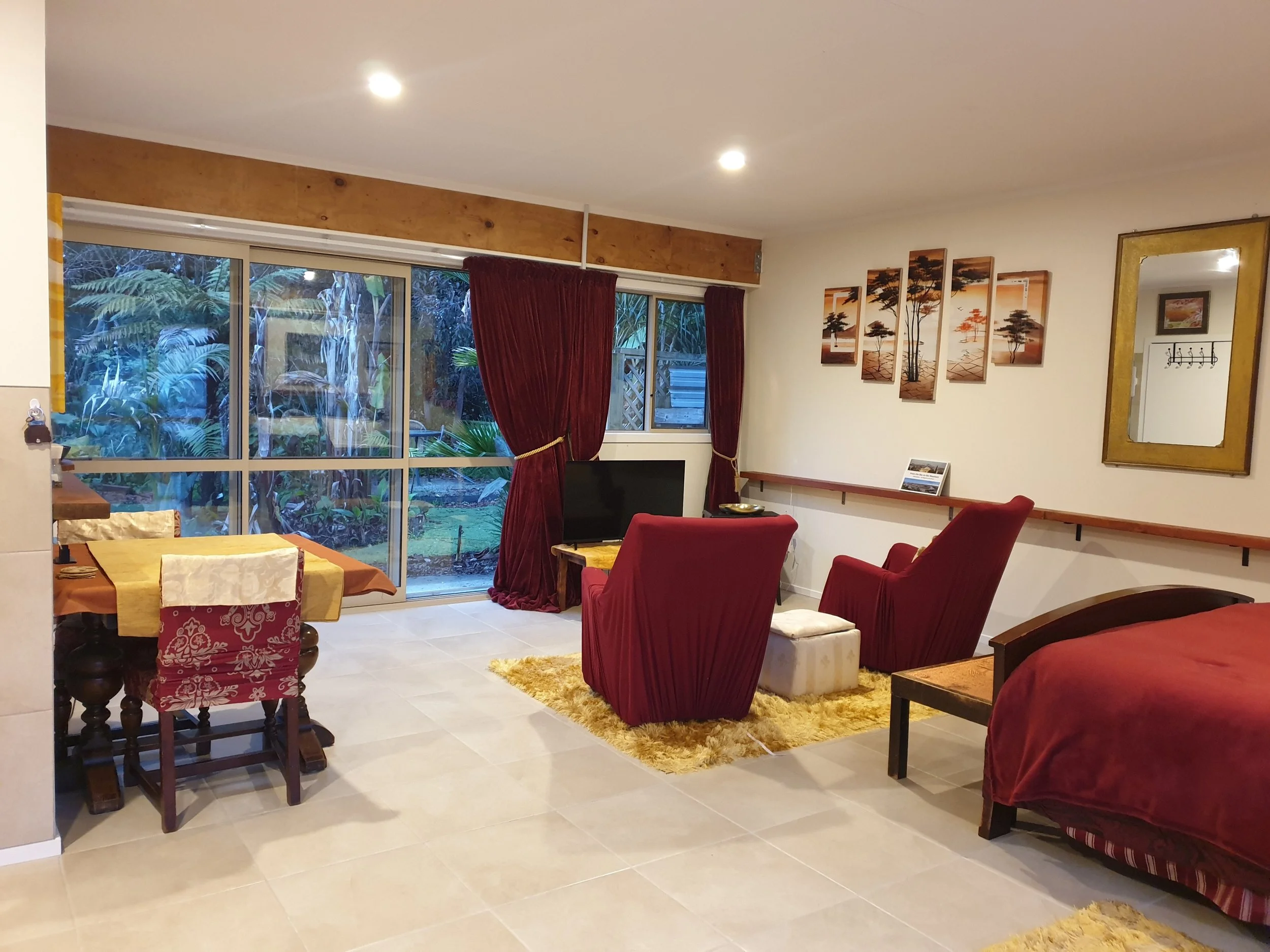 4.0 Lounge 1.jpg