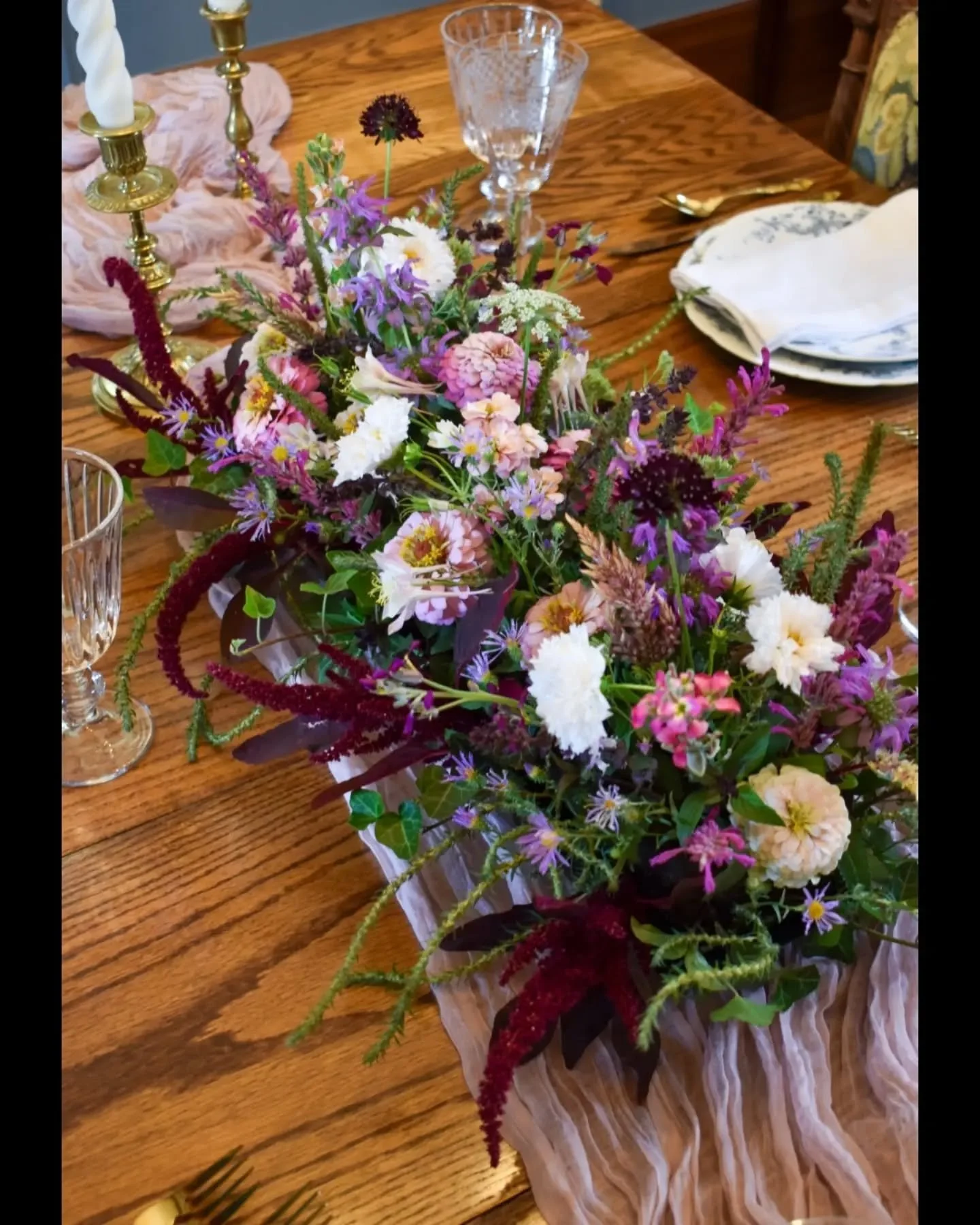 This low arrangement style is perfect for a dinner party or any event with guests gathering around a table. It still makes a statement without blocking guests from seeing each other across the table. All florals from my garden, designed by me and bri