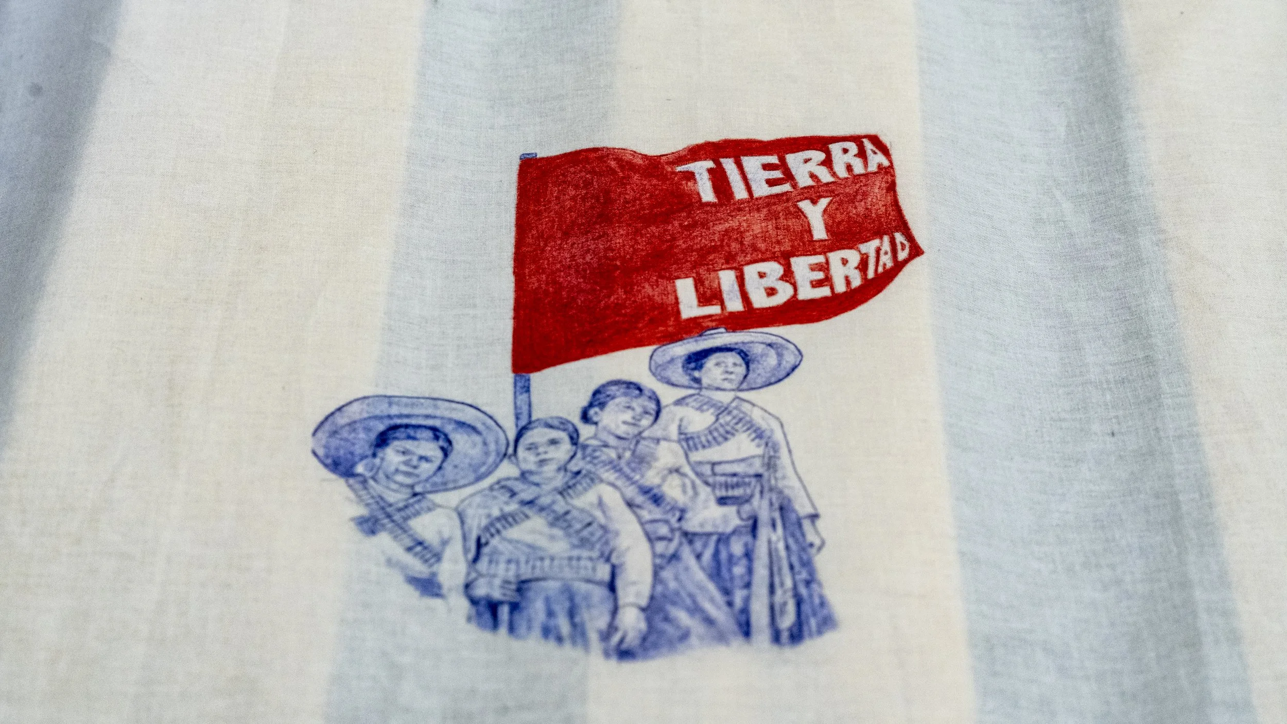 Obrere Internacional, 2022, Textile: 19 x 3.6 feet Table: 4 x 3.3 x 2.3 feet.
Exhibited at the Mexicali Biennial at the Santa Cruz Museum of Art and History (September 1 - December 31, 2022)