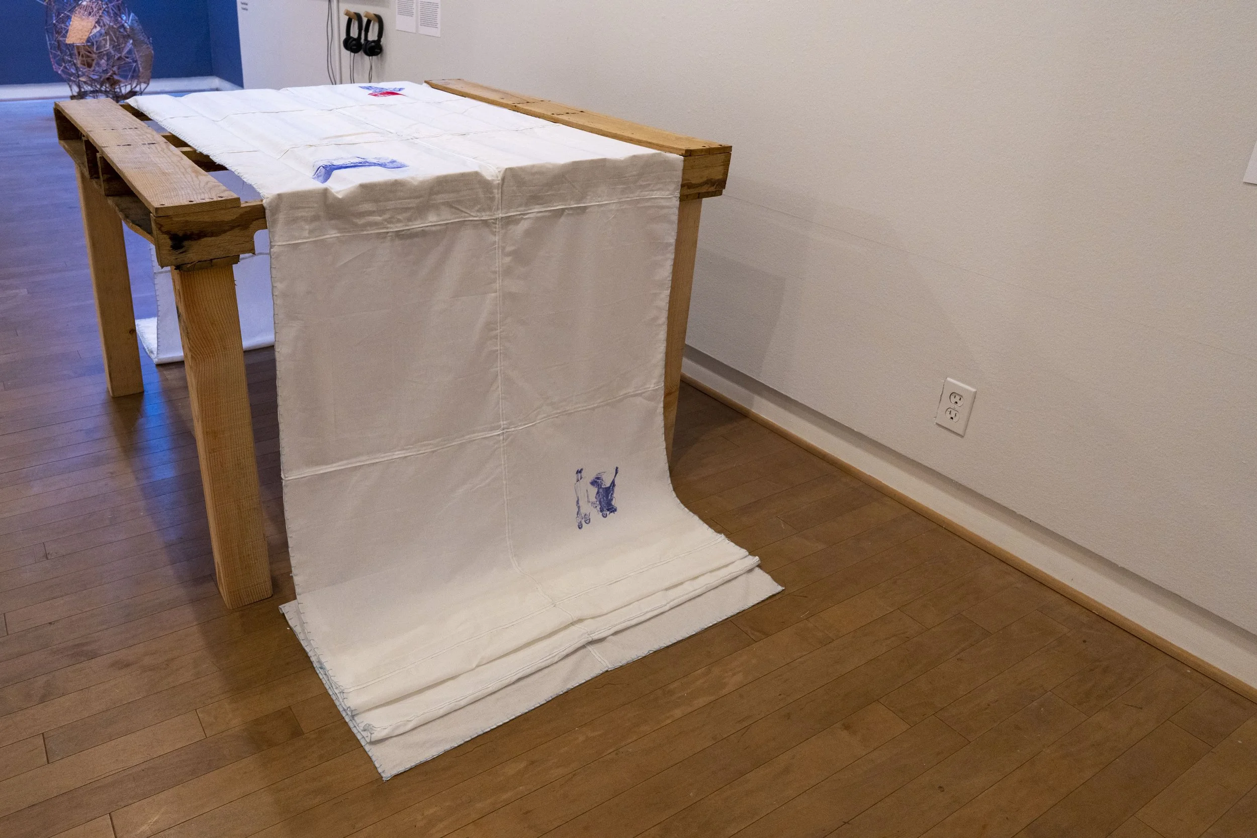 Obrere Internacional, 2022, Textile: 19 x 3.6 feet Table: 4 x 3.3 x 2.3 feet.
Exhibited at the Mexicali Biennial at the Santa Cruz Museum of Art and History (September 1 - December 31, 2022)