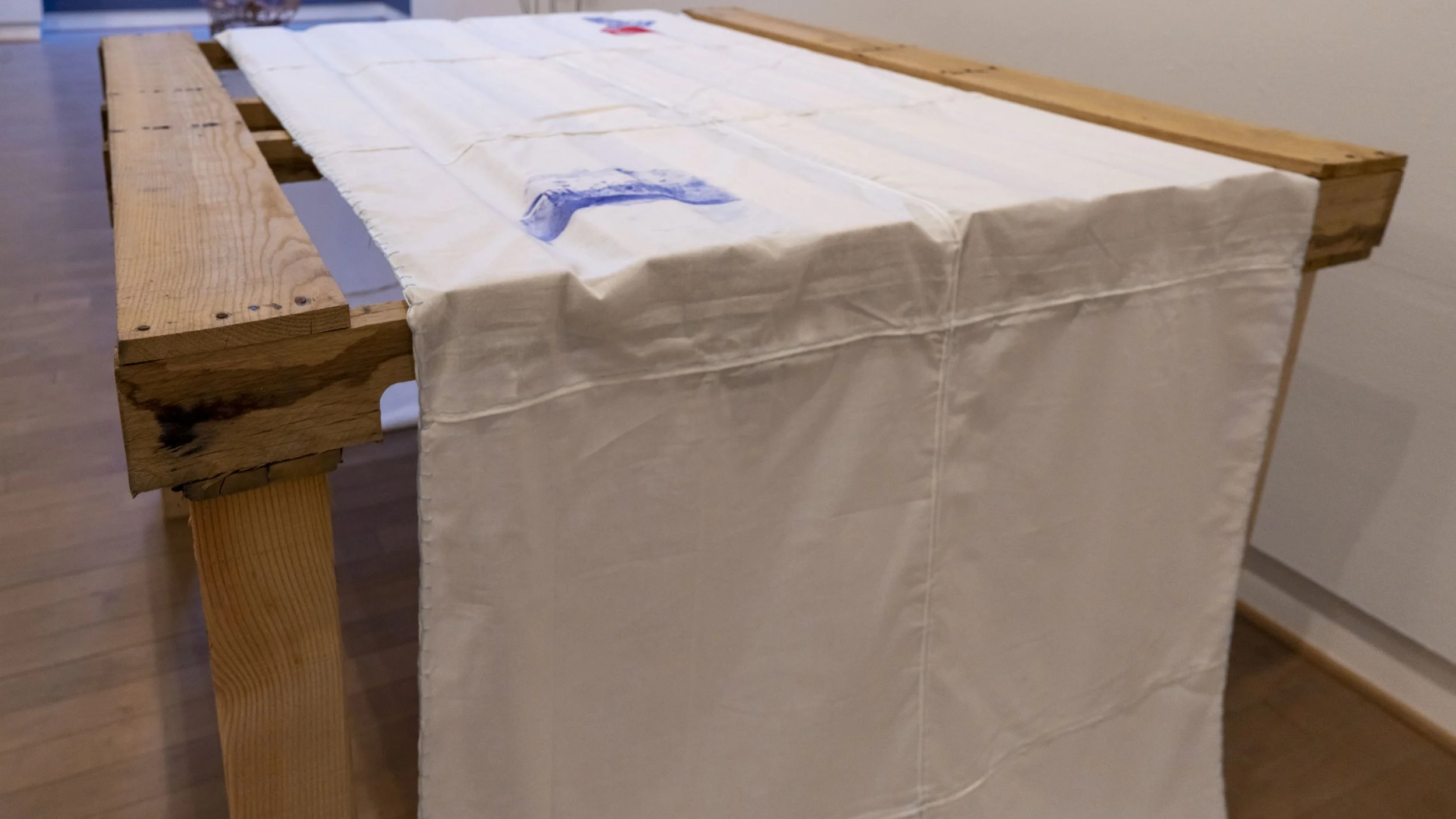 Obrere Internacional, 2022, Textile: 19 x 3.6 feet Table: 4 x 3.3 x 2.3 feet.
Exhibited at the Mexicali Biennial at the Santa Cruz Museum of Art and History (September 1 - December 31, 2022)
