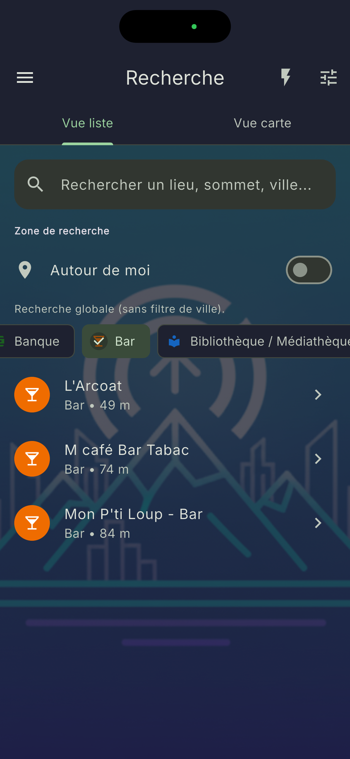 Capture d'écran d'une application de recherche de bars et cafés, affichant une liste de lieux à proximité, avec leurs distances en mètres.