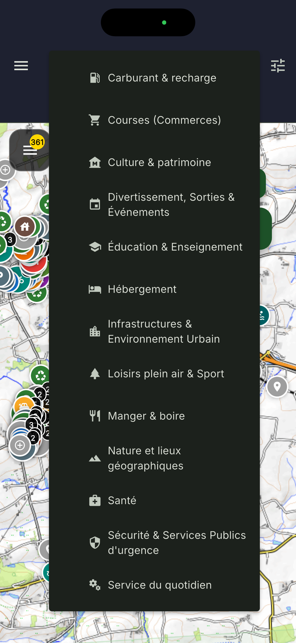 Capture d'écran d'une application de carte avec un menu latéral listant des options telles que carburant, courses, culture, divertissement, éducation, hébergement, infrastructures urbaines, loisirs, restauration, nature, santé, sécurité et service public.