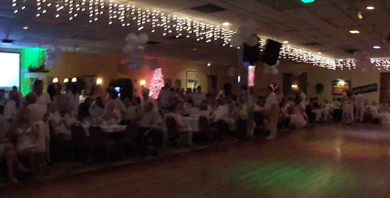 record-crowd-at-white-party-6.png
