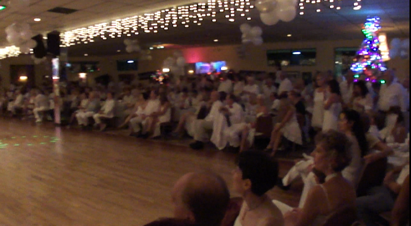 record-crowd-at-white-party-3.png