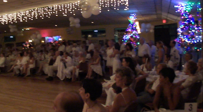 record-crowd-at-white-party-2.png