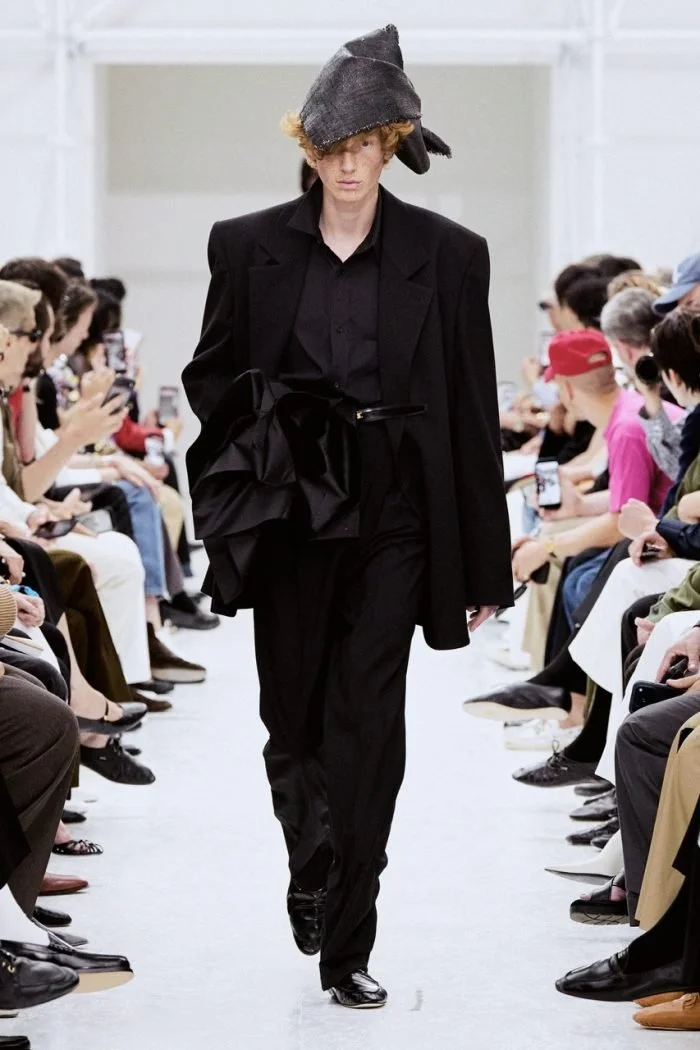 CELINE_S27_LOOK_67-Grande-rqf3ty8w5nrrurxq86k0wnmn34fzkwv85ys1u9llac-2.jpeg