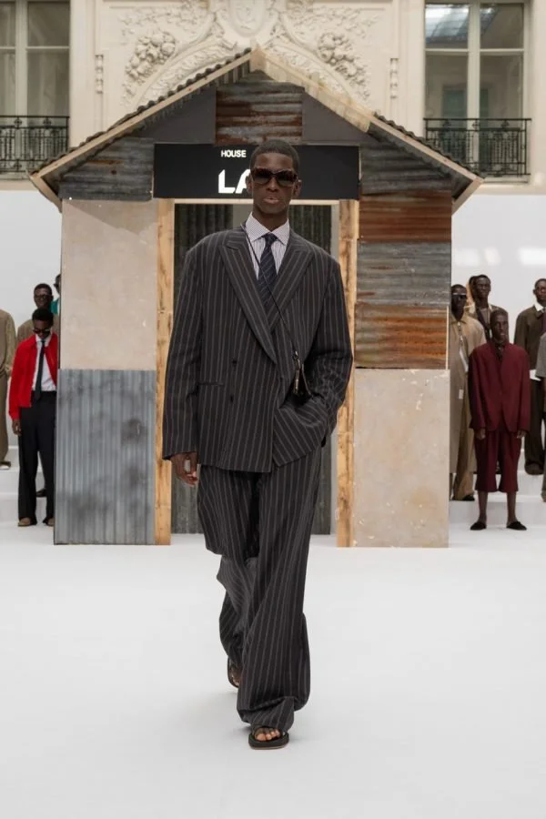 LAD-SS27-Look-03-Grande-rqihmuemvpl3atteg8kaio60bw3mzwcpev501y4enc.jpeg