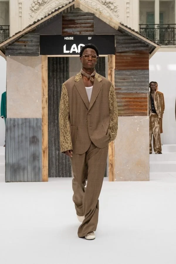 LAD-SS27-Look-18-Grande-rqihnwy0nx1uiu9f777zuwfwootorhlp85vwqaj9k8.jpeg